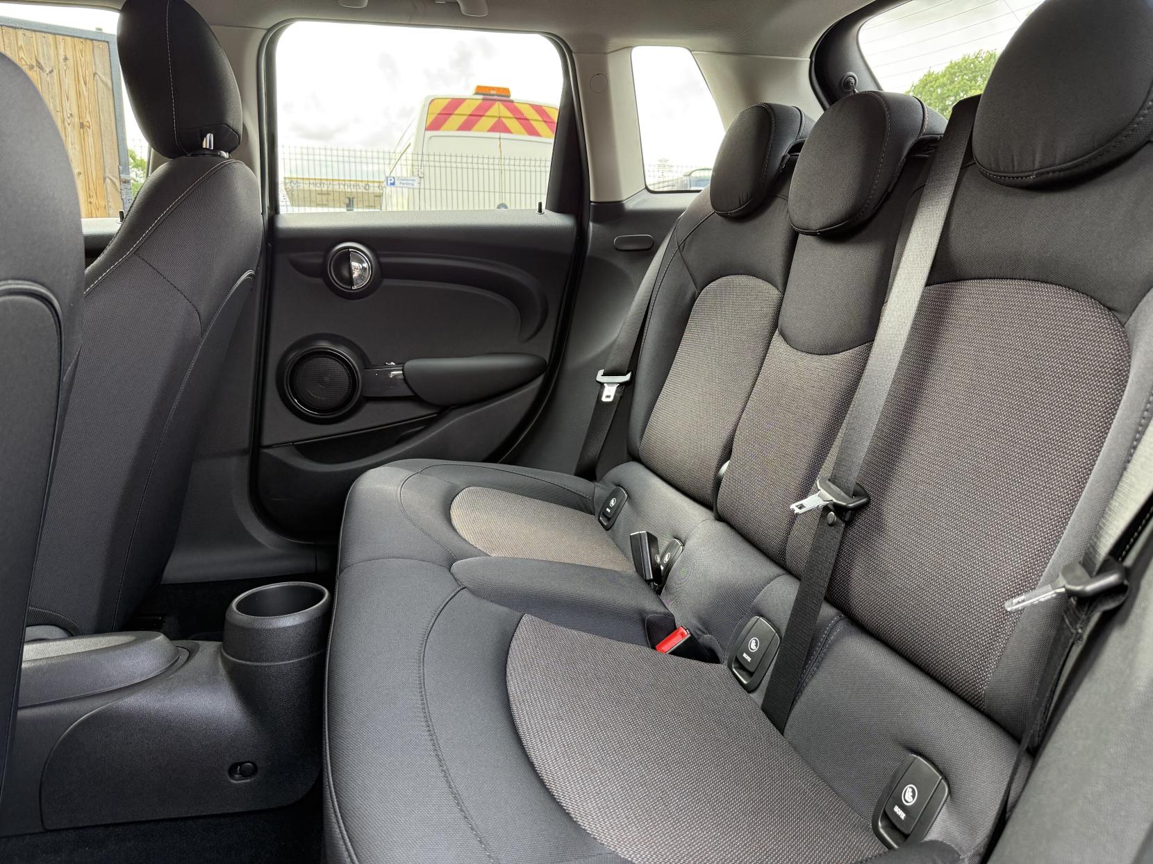 MINI Hatch 1.5 Cooper Hatchback 5dr Petrol Manual Euro 6 (s/s) (136 ps)