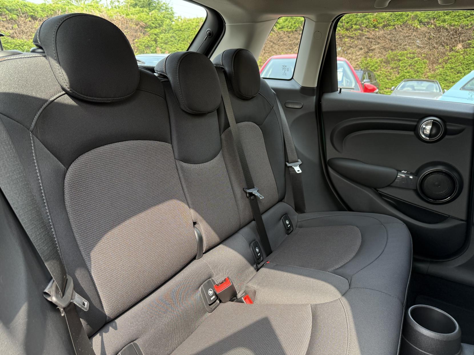 MINI Hatch 1.5 Cooper Hatchback 5dr Petrol Manual Euro 6 (s/s) (136 ps)