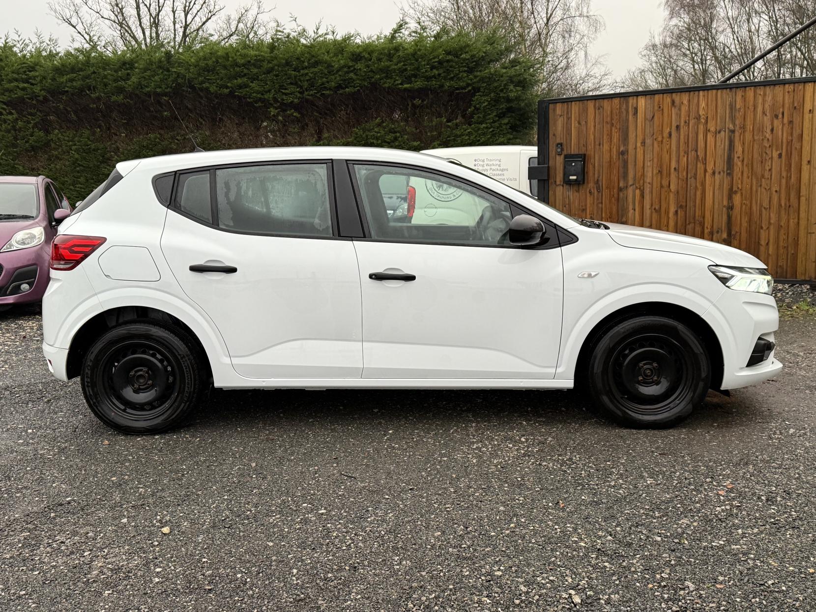 Dacia Sandero 1.0 Essential Hatchback (2022 - )