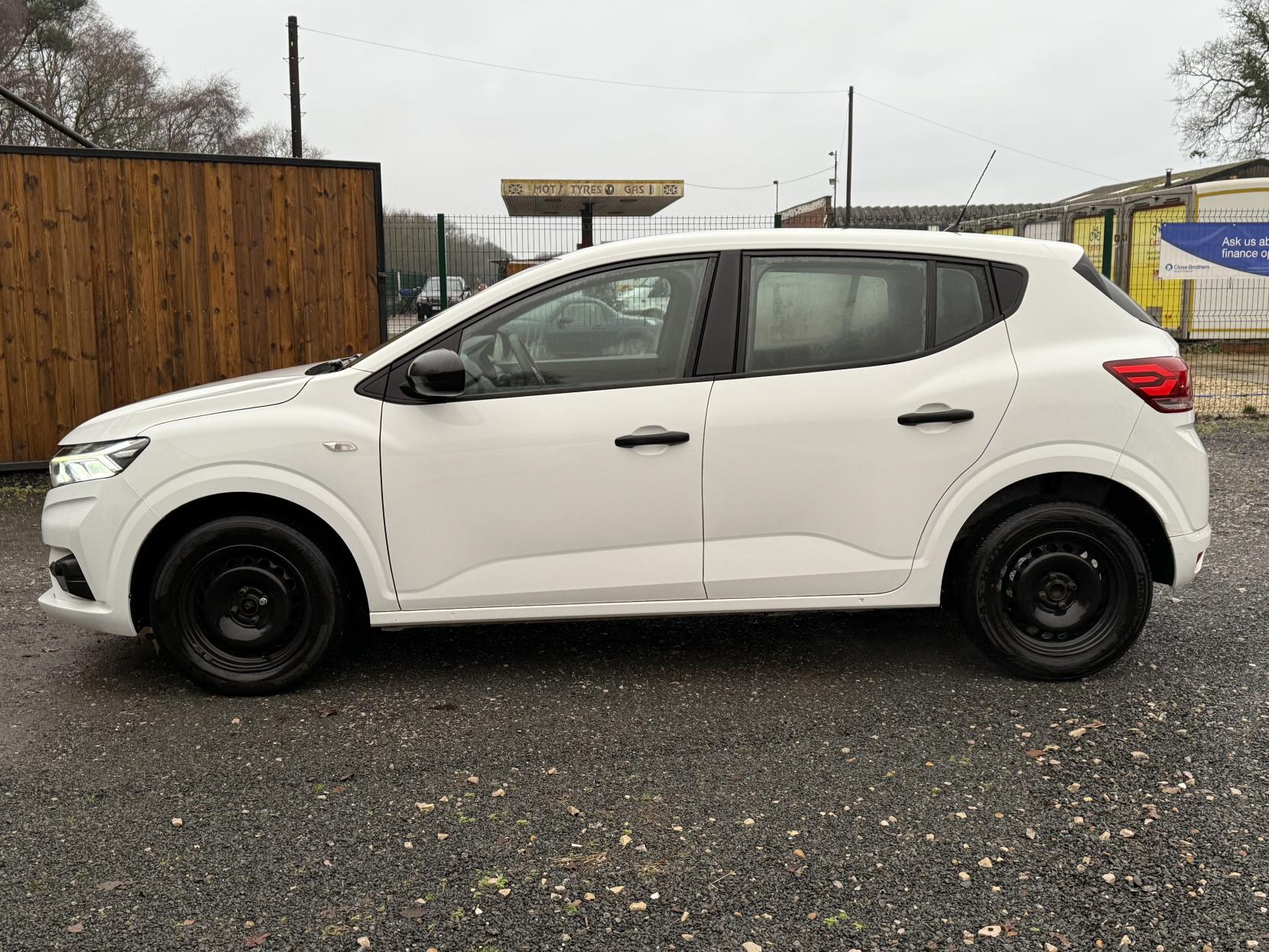 Dacia Sandero 1.0 Essential Hatchback (2022 - )