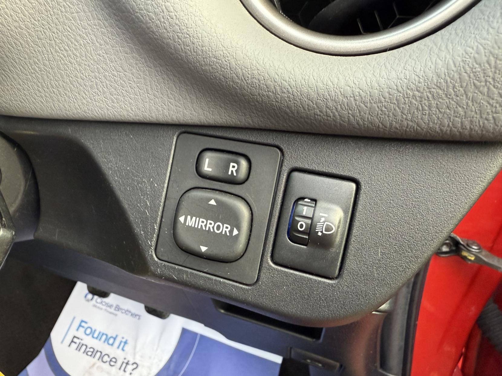 Toyota Yaris 1.0 VVT-i Icon Hatchback 3dr Petrol Manual Euro 6 (69 ps)