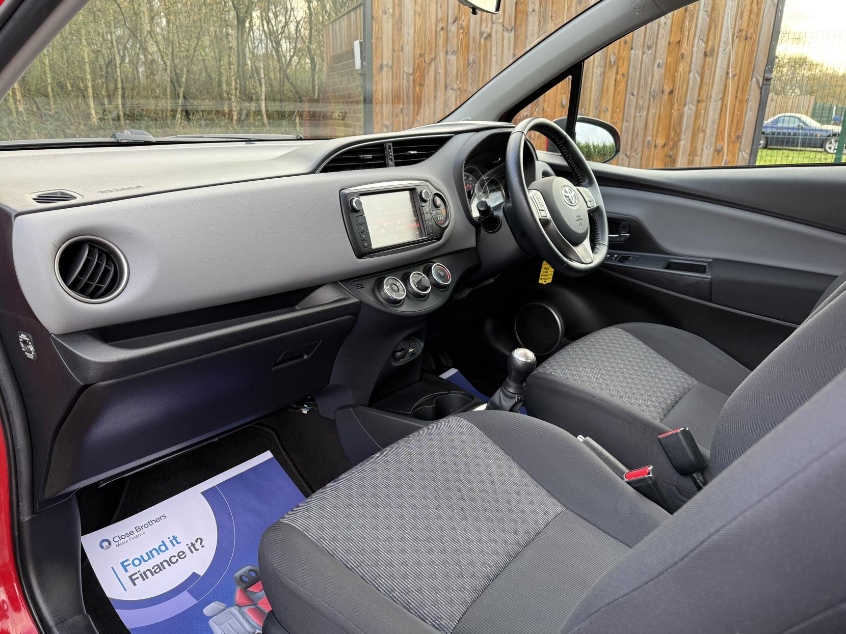 Toyota Yaris 1.0 VVT-i Icon Hatchback 3dr Petrol Manual Euro 6 (69 ps)