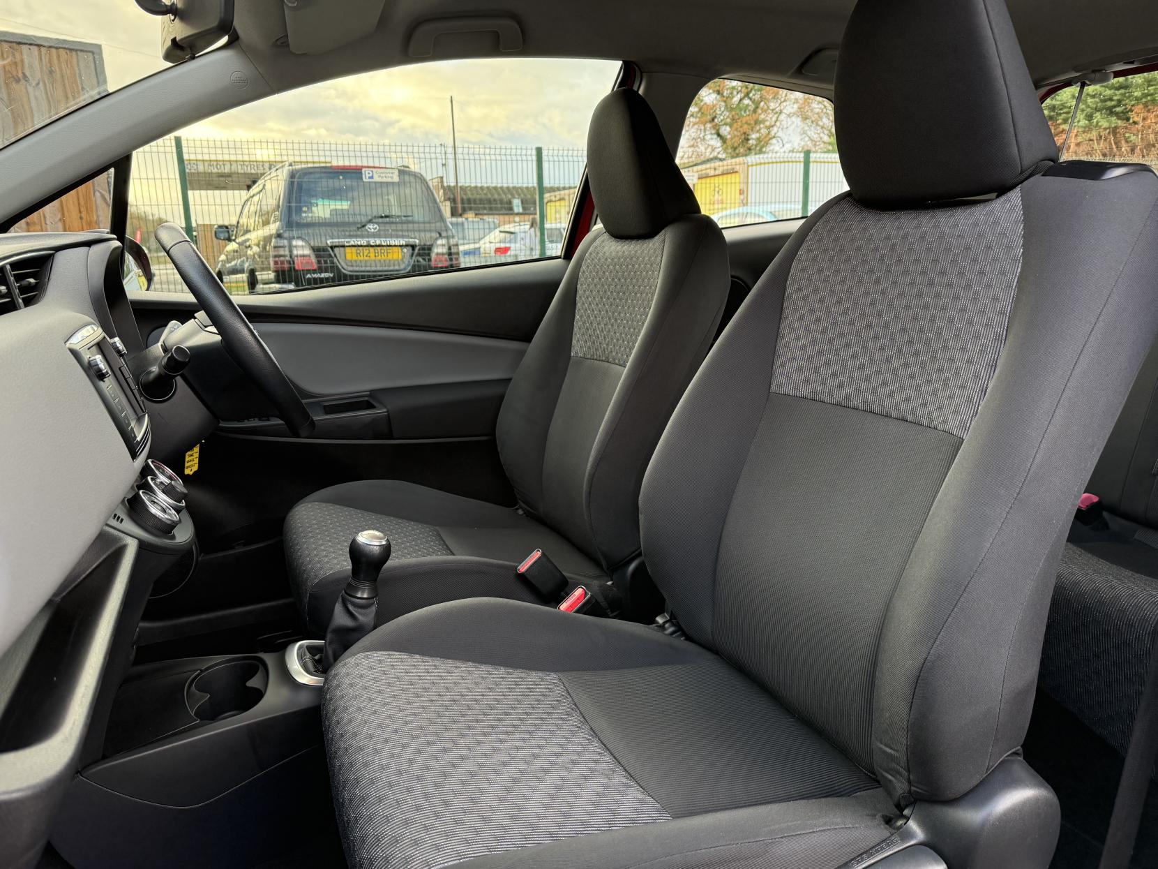 Toyota Yaris 1.0 VVT-i Icon Hatchback 3dr Petrol Manual Euro 6 (69 ps)