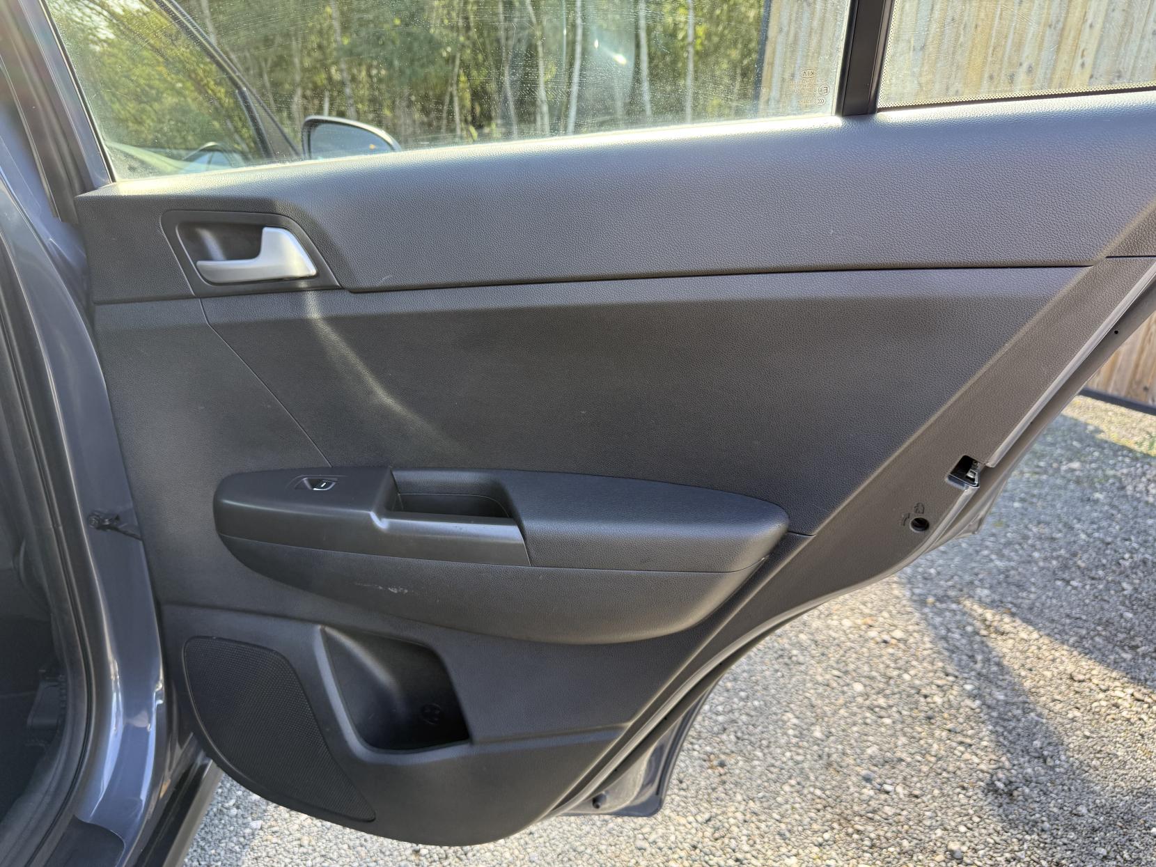 Kia Sportage 1.7 CRDi 1 SUV 5dr Diesel Manual Euro 6 (s/s) (114 bhp)