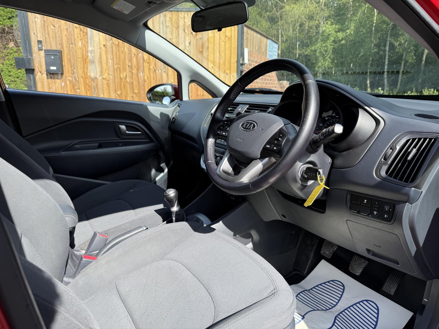 Kia Rio 1.25 2 Hatchback 5dr Petrol Manual Euro 5 (84 bhp)