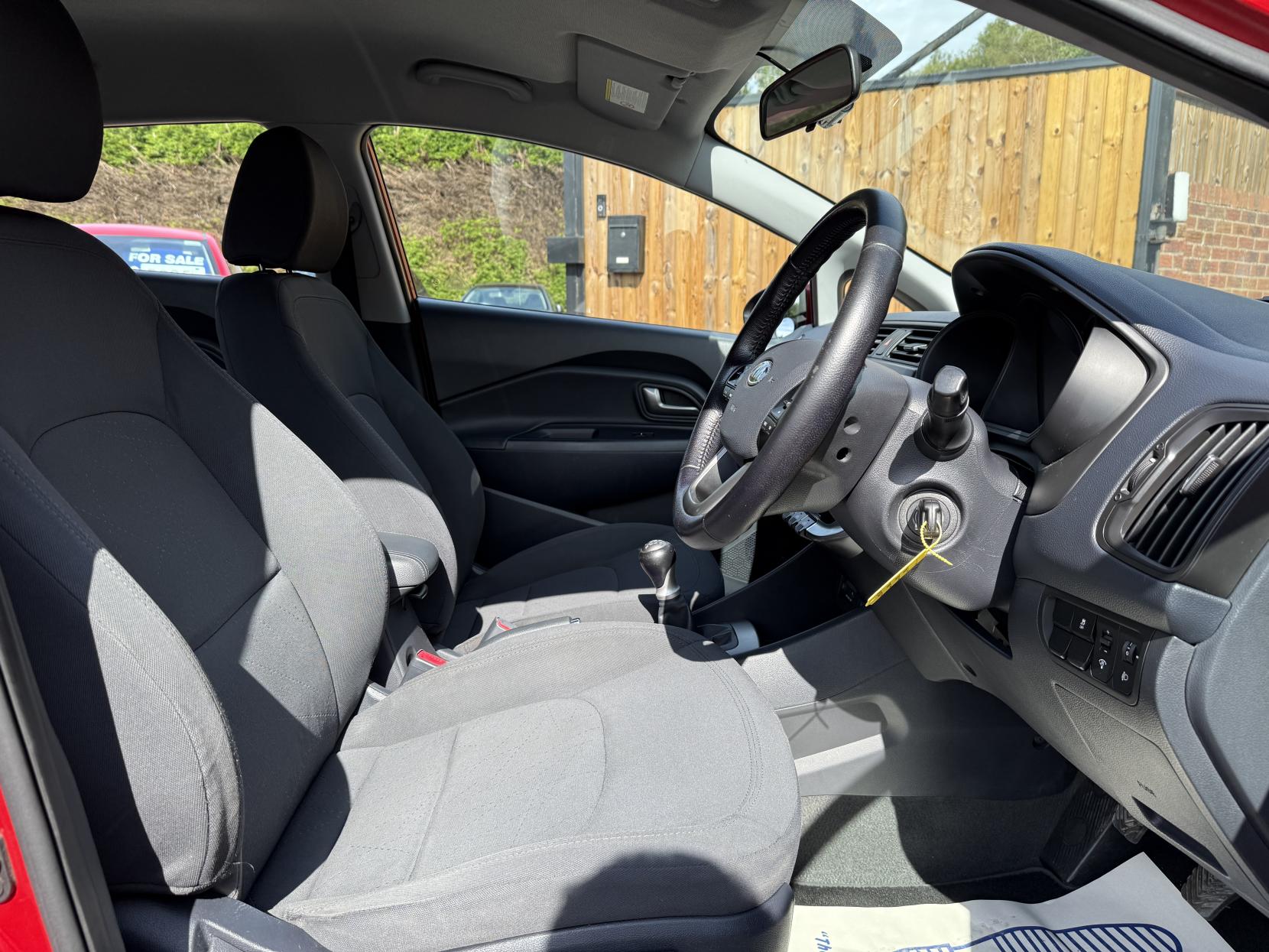 Kia Rio 1.25 2 Hatchback 5dr Petrol Manual Euro 5 (84 bhp)