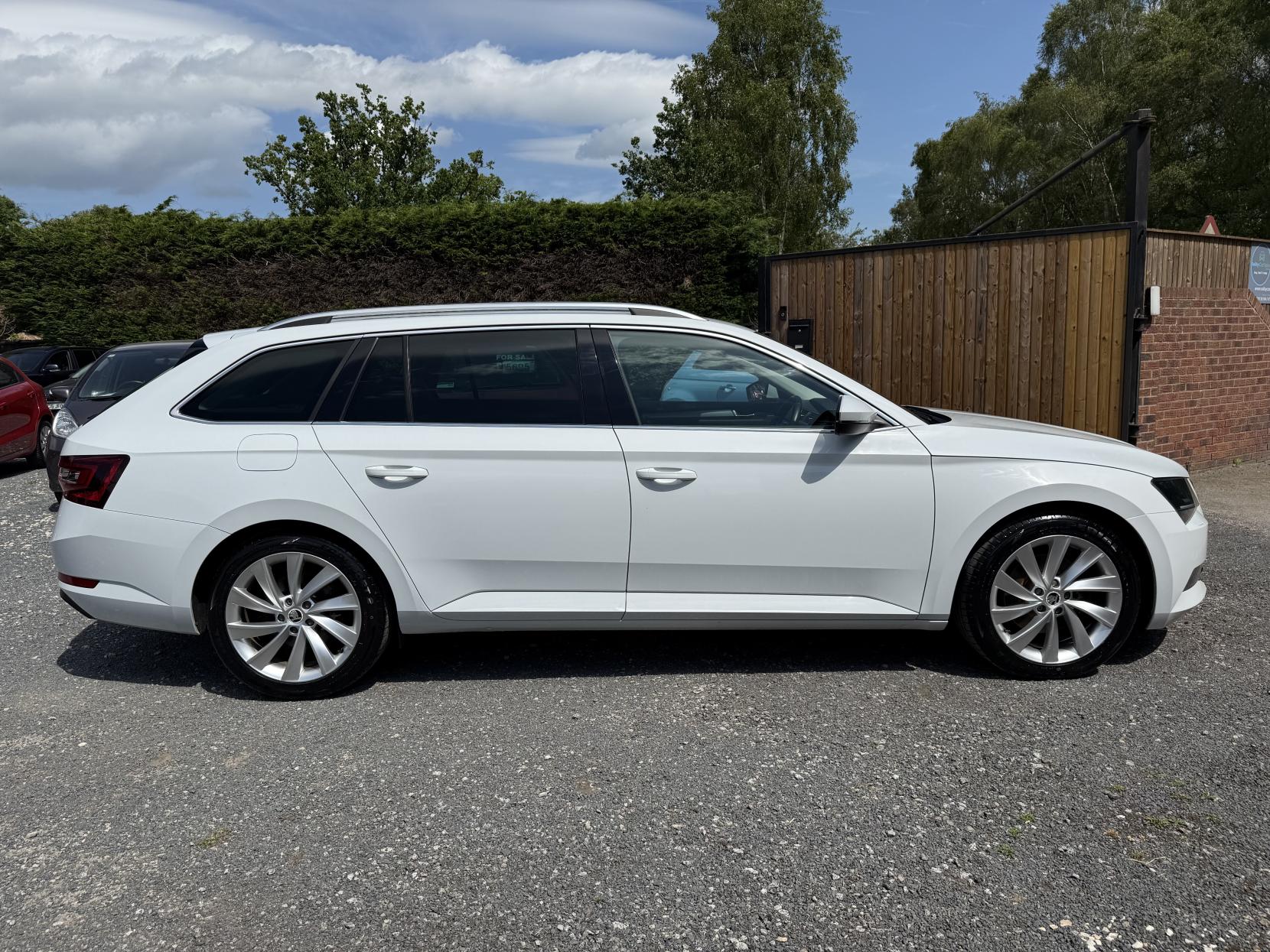 Skoda Superb 2.0 TDI SE L Executive Estate 5dr Diesel Manual Euro 6 (s/s) (150 ps)