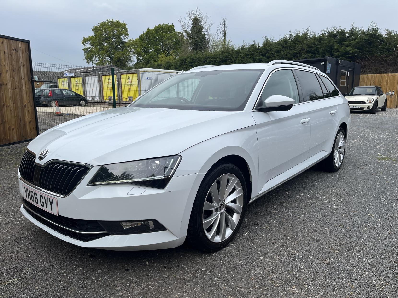 Skoda Superb 2.0 TDI SE L Executive Estate 5dr Diesel Manual Euro 6 (s/s) (150 ps)