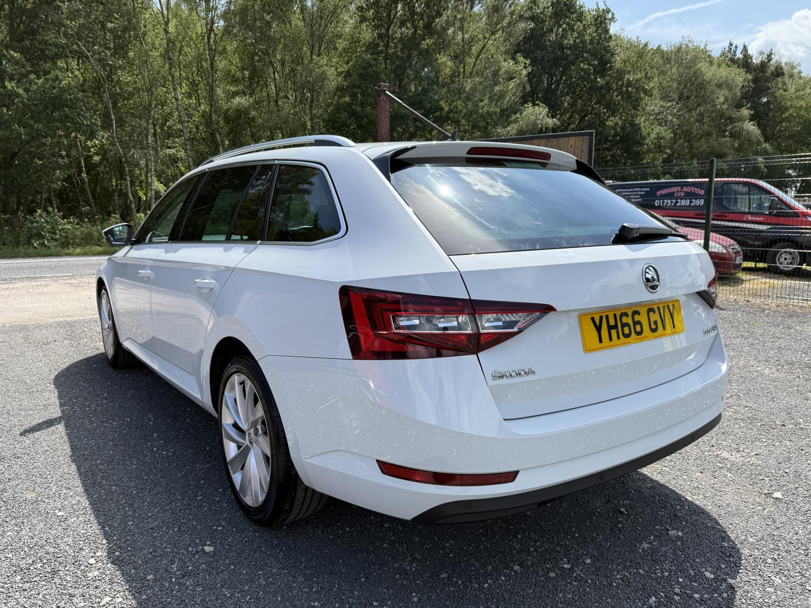 Skoda Superb 2.0 TDI SE L Executive Estate 5dr Diesel Manual Euro 6 (s/s) (150 ps)