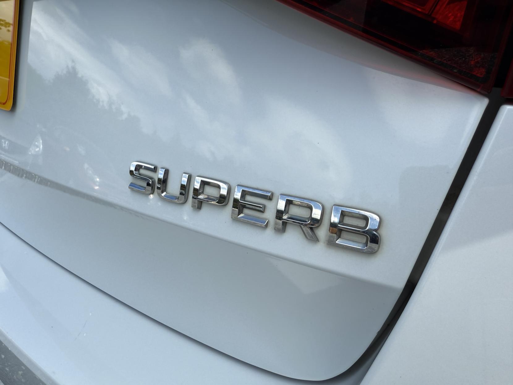 Skoda Superb 2.0 TDI SE L Executive Estate 5dr Diesel Manual Euro 6 (s/s) (150 ps)