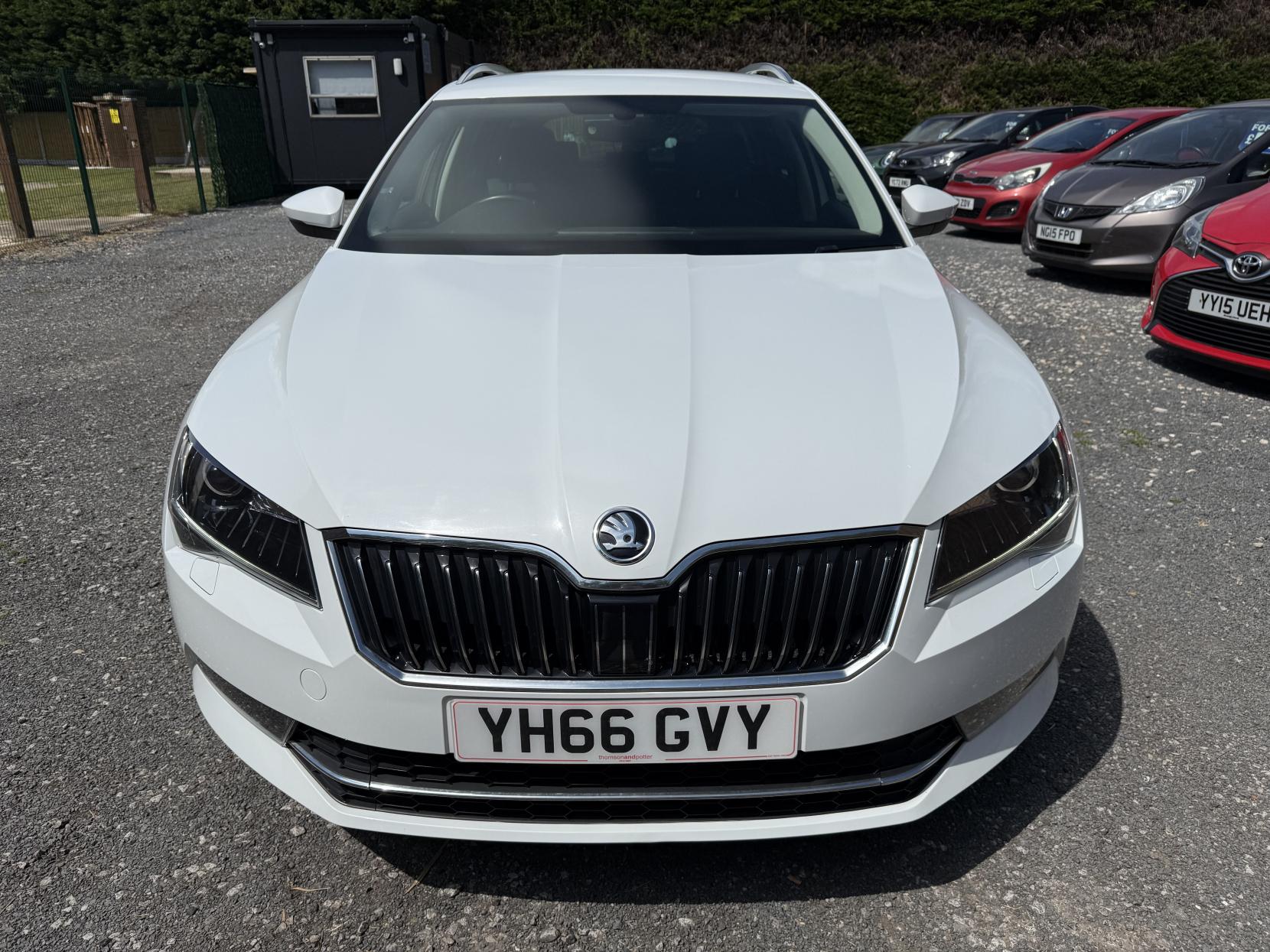 Skoda Superb 2.0 TDI SE L Executive Estate 5dr Diesel Manual Euro 6 (s/s) (150 ps)