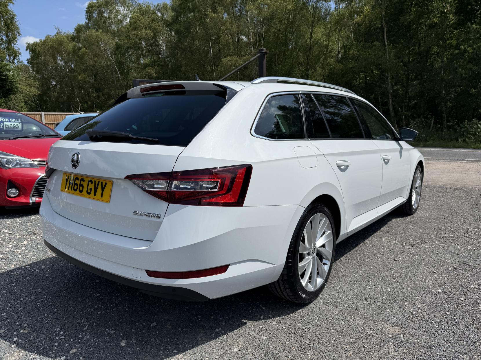 Skoda Superb 2.0 TDI SE L Executive Estate 5dr Diesel Manual Euro 6 (s/s) (150 ps)