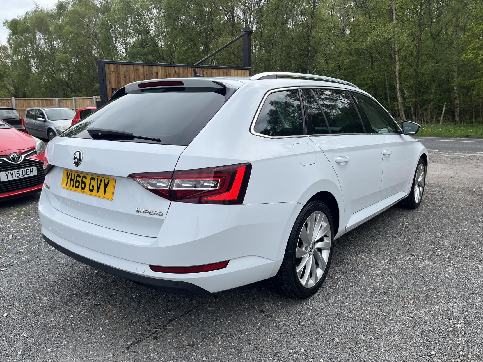 Skoda Superb 2.0 TDI SE L Executive Estate 5dr Diesel Manual Euro 6 (s/s) (150 ps)