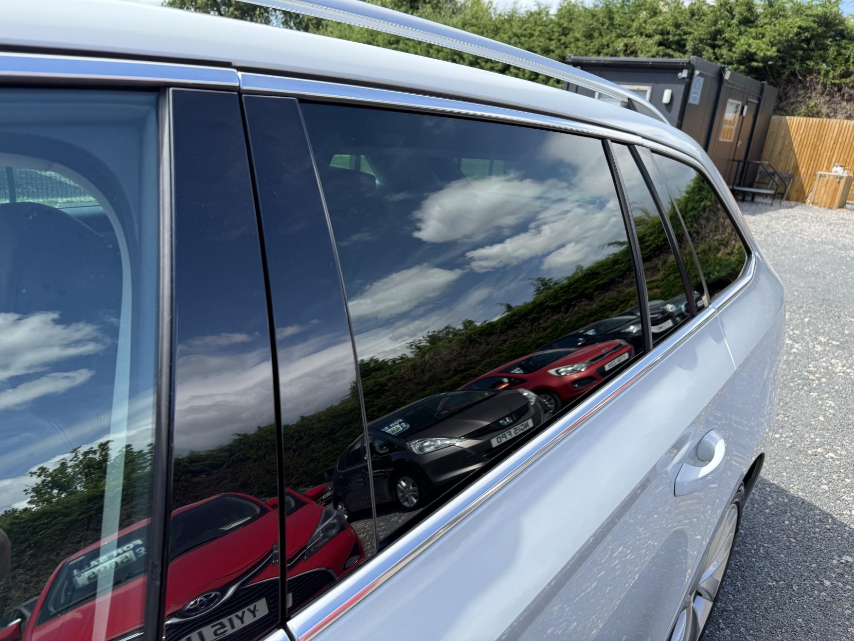 Skoda Superb 2.0 TDI SE L Executive Estate 5dr Diesel Manual Euro 6 (s/s) (150 ps)