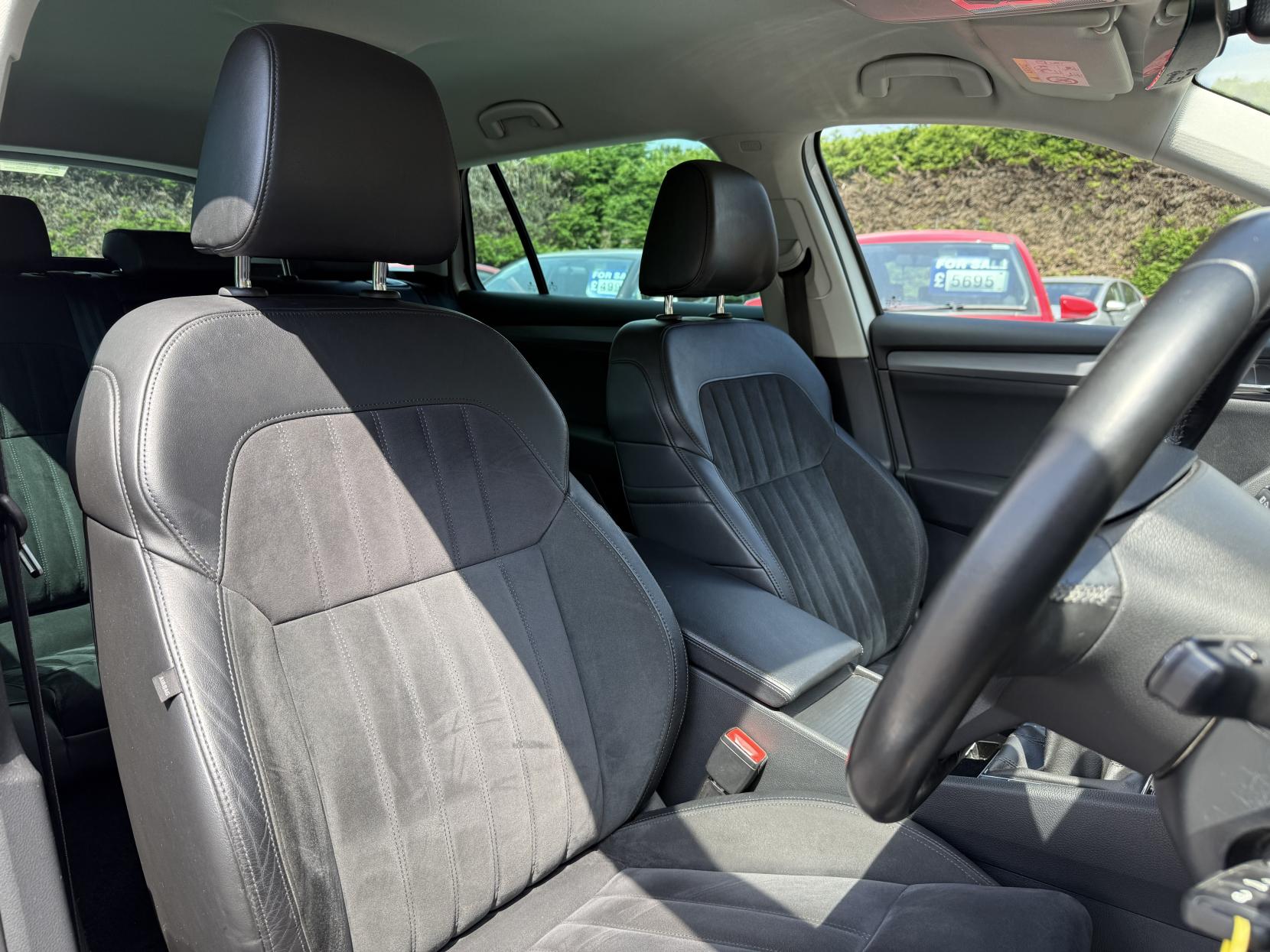 Skoda Superb 2.0 TDI SE L Executive Estate 5dr Diesel Manual Euro 6 (s/s) (150 ps)