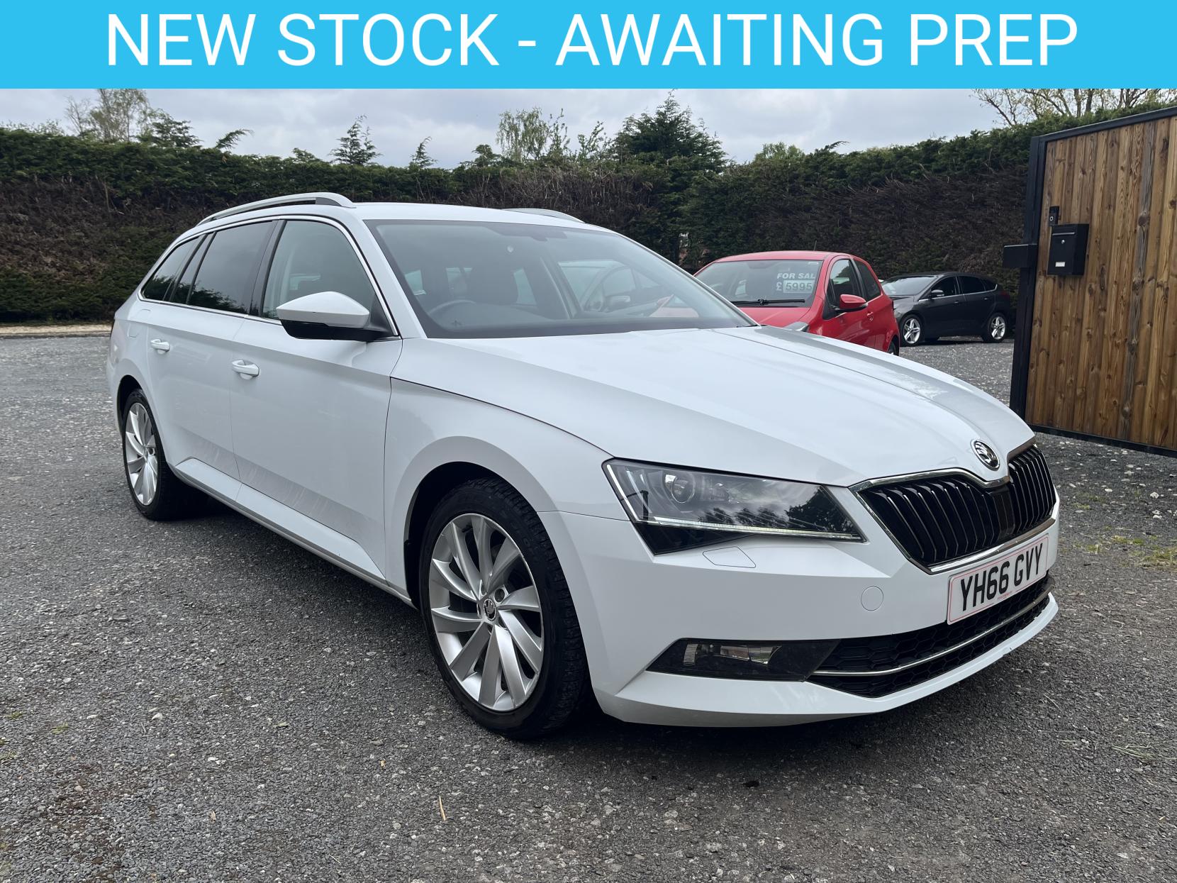 Skoda Superb 2.0 TDI SE L Executive Estate 5dr Diesel Manual Euro 6 (s/s) (150 ps)