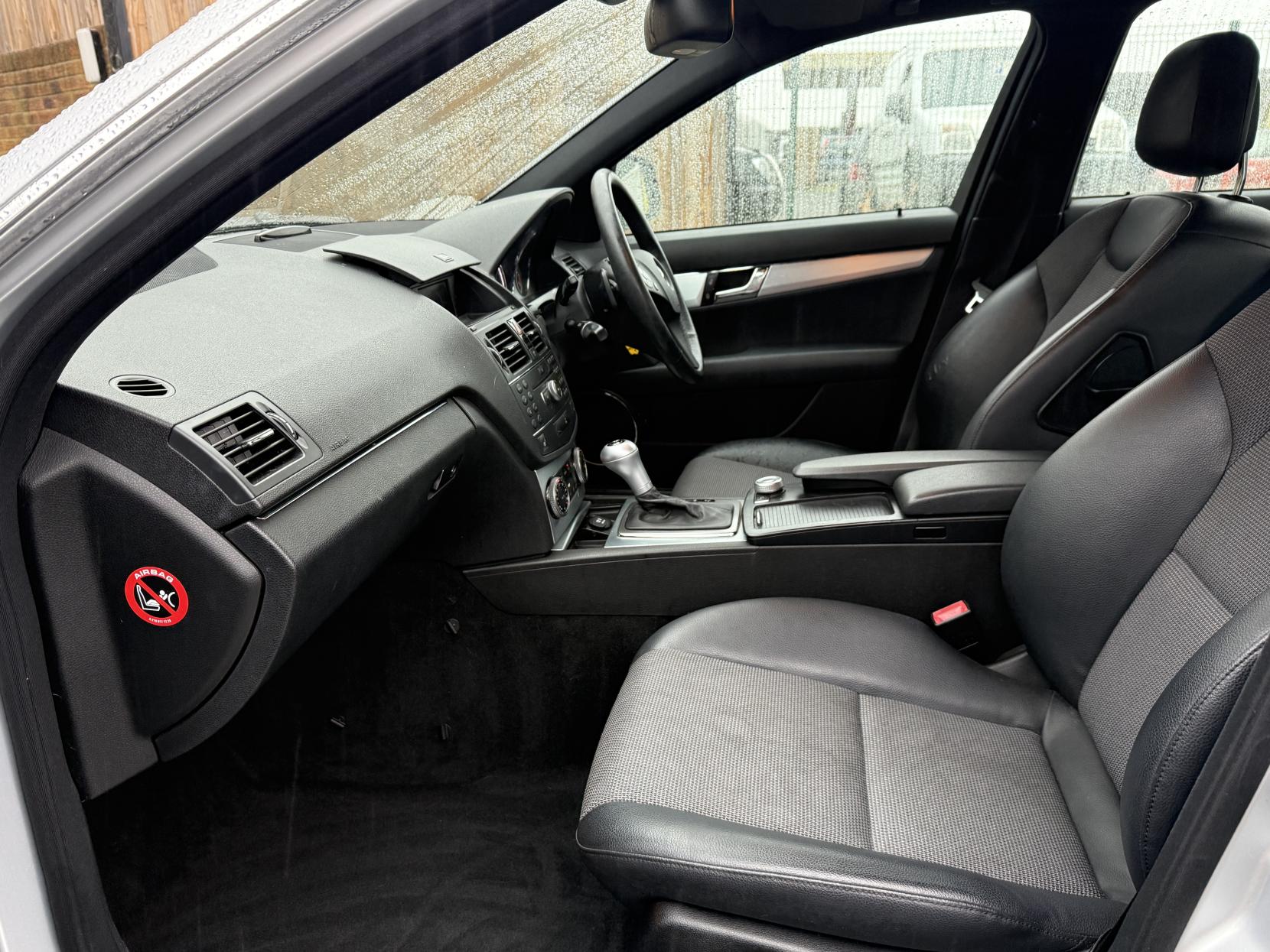 Mercedes-Benz C Class 1.8 C180K Sport Saloon 4dr Petrol Auto Euro 4 (156 ps)