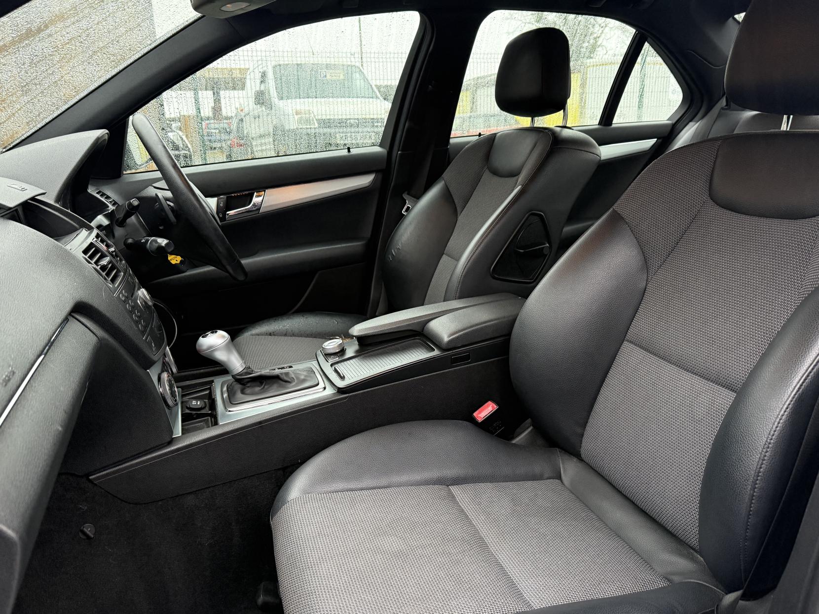 Mercedes-Benz C Class 1.8 C180K Sport Saloon 4dr Petrol Auto Euro 4 (156 ps)