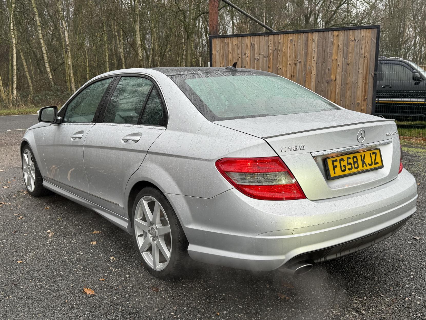 Mercedes-Benz C Class 1.8 C180K Sport Saloon 4dr Petrol Auto Euro 4 (156 ps)