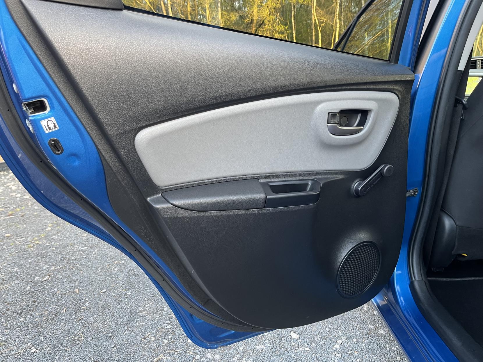 Toyota Yaris 1.33 Dual VVT-i Icon Hatchback 5dr Petrol Manual Euro 6 (99 ps)