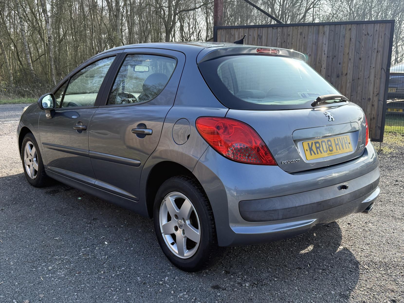 Peugeot 207 1.4 16v SE Hatchback 5dr Petrol Manual (152 g/km, 90 bhp)