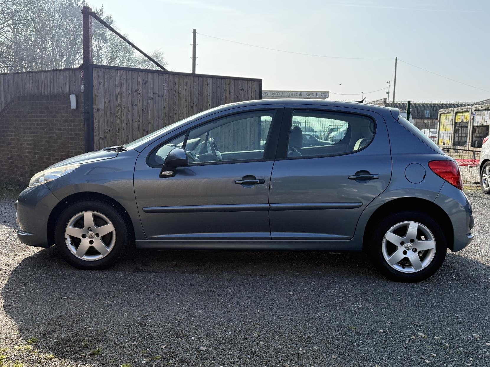 Peugeot 207 1.4 16v SE Hatchback 5dr Petrol Manual (152 g/km, 90 bhp)