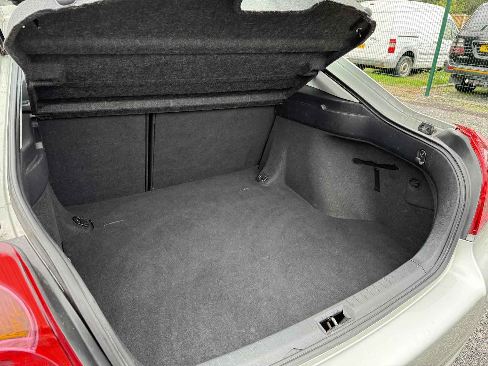 Toyota Avensis 1.8 VVT-i T3-X Hatchback 5dr Petrol Manual (171 g/km, 127 bhp)