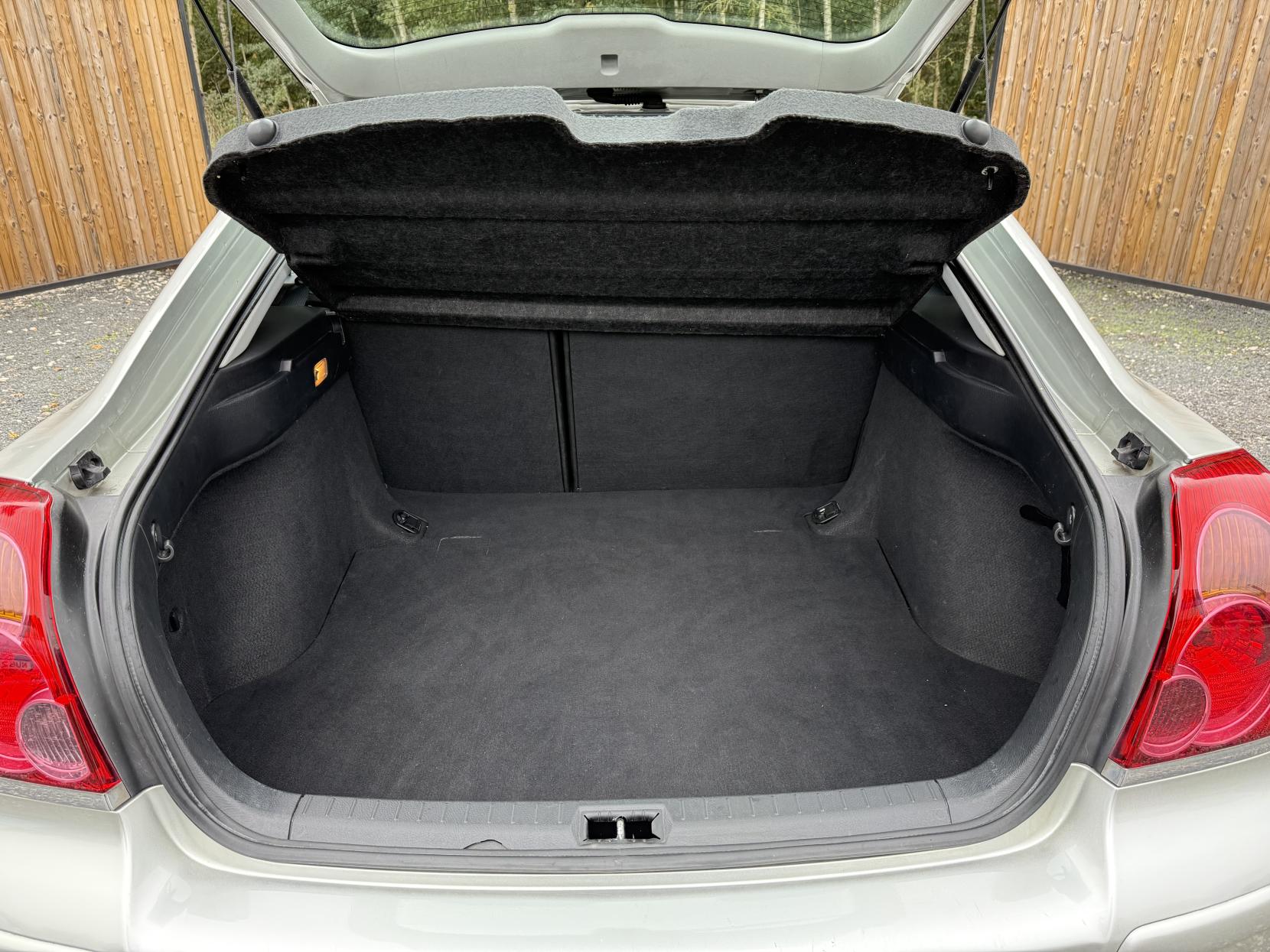 Toyota Avensis 1.8 VVT-i T3-X Hatchback 5dr Petrol Manual (171 g/km, 127 bhp)