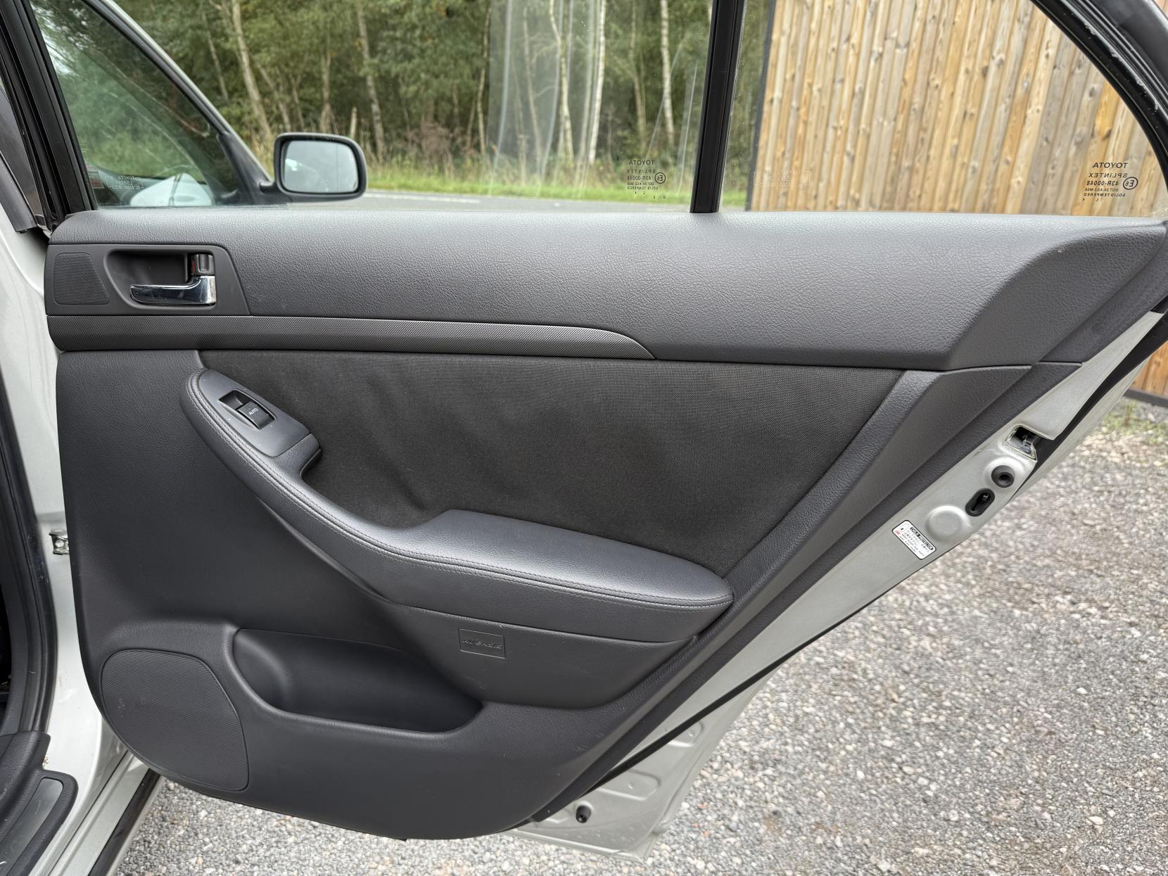 Toyota Avensis 1.8 VVT-i T3-X Hatchback 5dr Petrol Manual (171 g/km, 127 bhp)