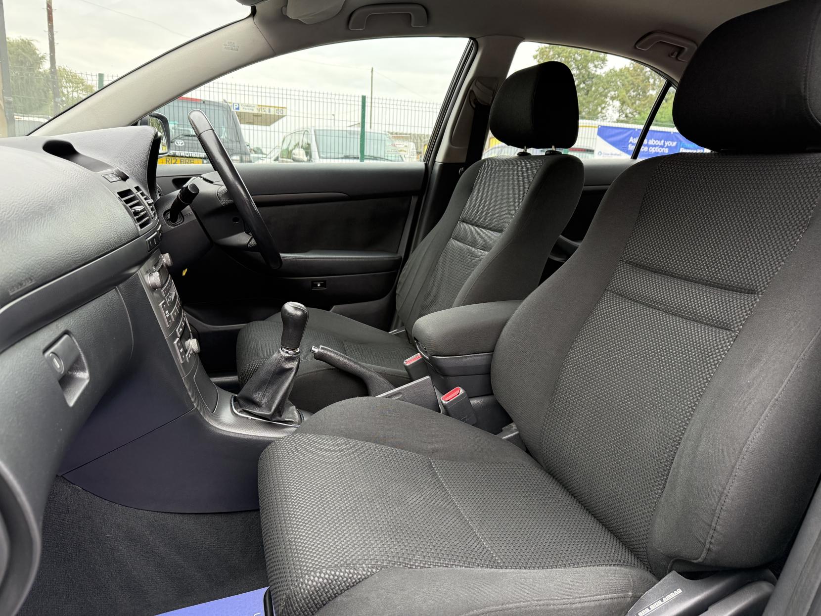 Toyota Avensis 1.8 VVT-i T3-X Hatchback 5dr Petrol Manual (171 g/km, 127 bhp)