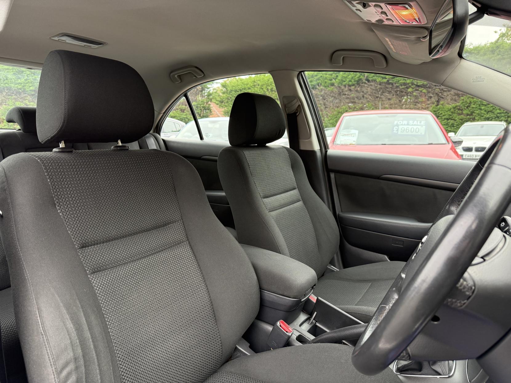 Toyota Avensis 1.8 VVT-i T3-X Hatchback 5dr Petrol Manual (171 g/km, 127 bhp)