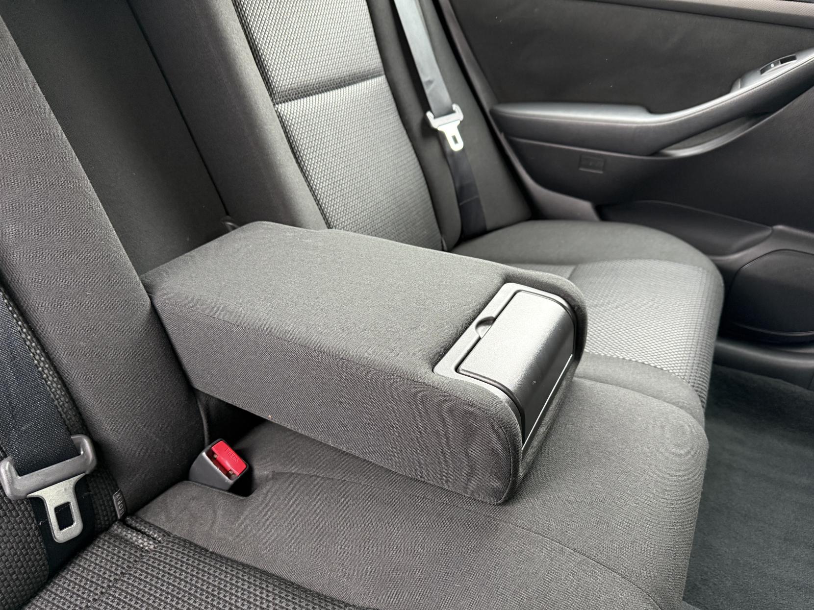 Toyota Avensis 1.8 VVT-i T3-X Hatchback 5dr Petrol Manual (171 g/km, 127 bhp)