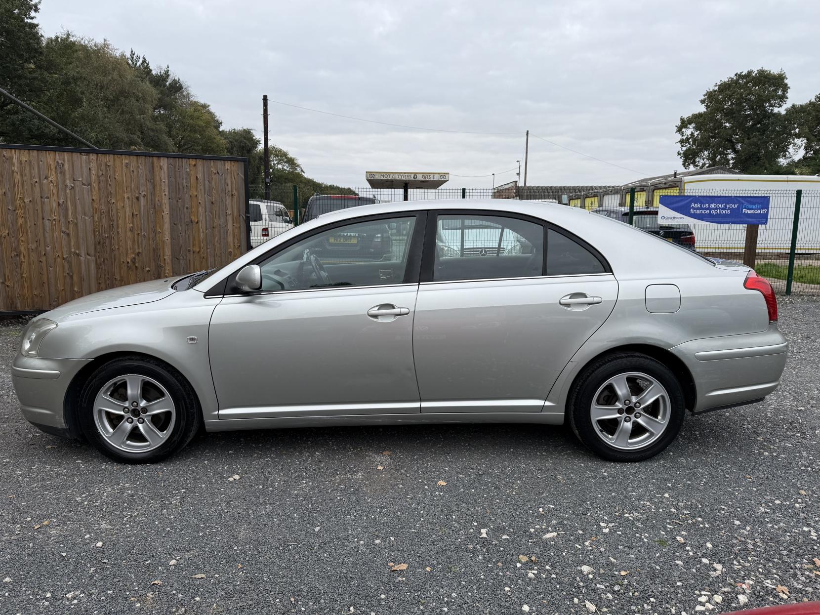 Toyota Avensis 1.8 VVT-i T3-X Hatchback 5dr Petrol Manual (171 g/km, 127 bhp)