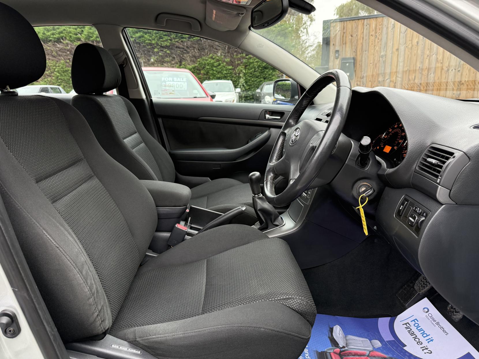 Toyota Avensis 1.8 VVT-i T3-X Hatchback 5dr Petrol Manual (171 g/km, 127 bhp)