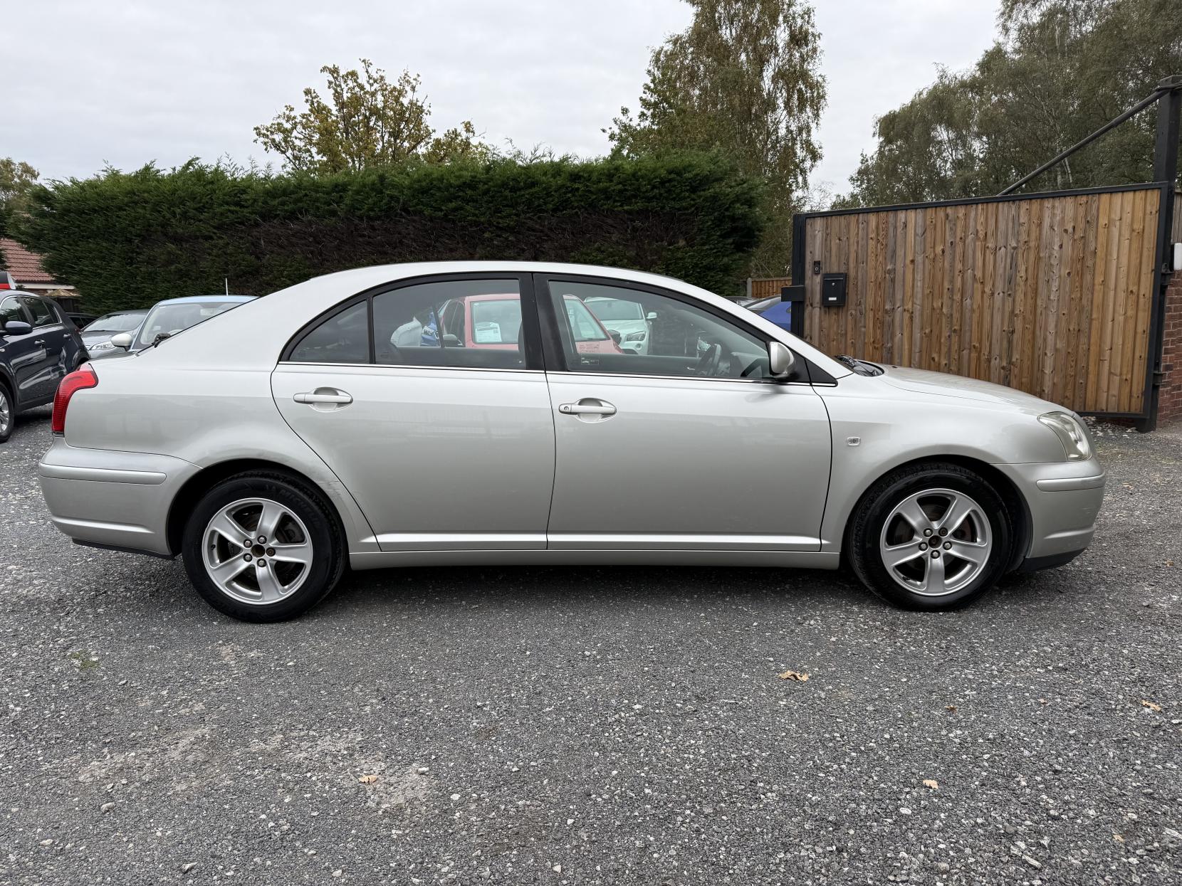 Toyota Avensis 1.8 VVT-i T3-X Hatchback 5dr Petrol Manual (171 g/km, 127 bhp)