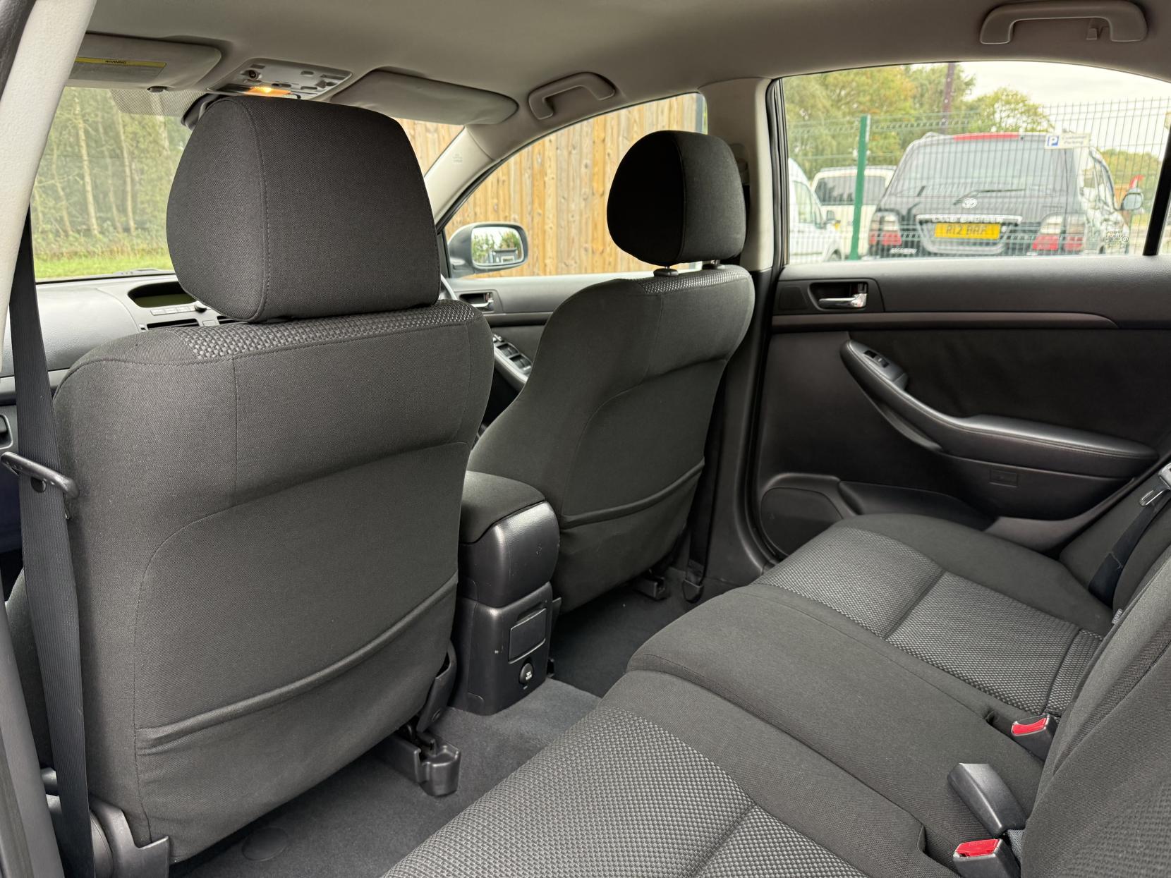 Toyota Avensis 1.8 VVT-i T3-X Hatchback 5dr Petrol Manual (171 g/km, 127 bhp)