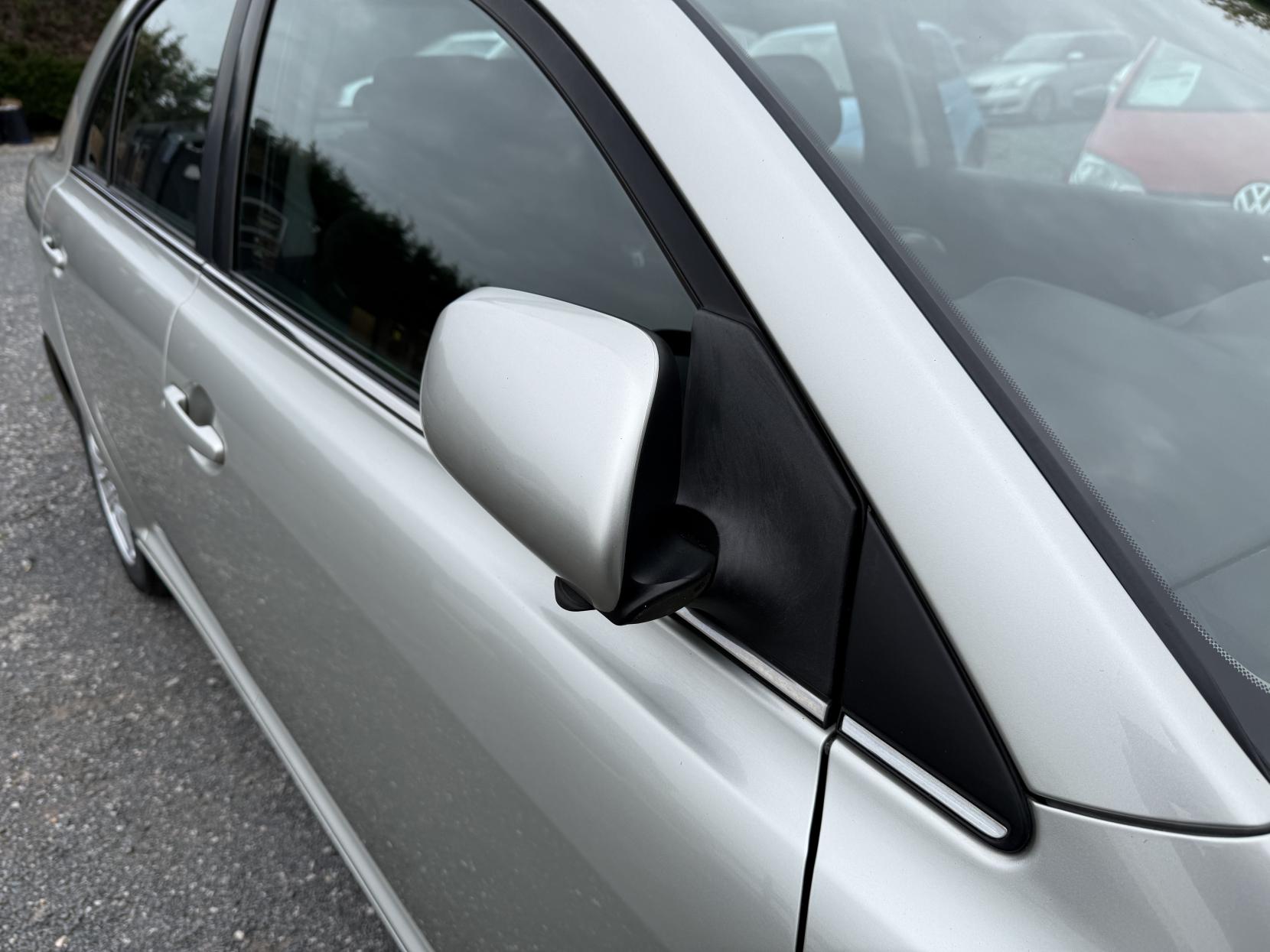 Toyota Avensis 1.8 VVT-i T3-X Hatchback 5dr Petrol Manual (171 g/km, 127 bhp)