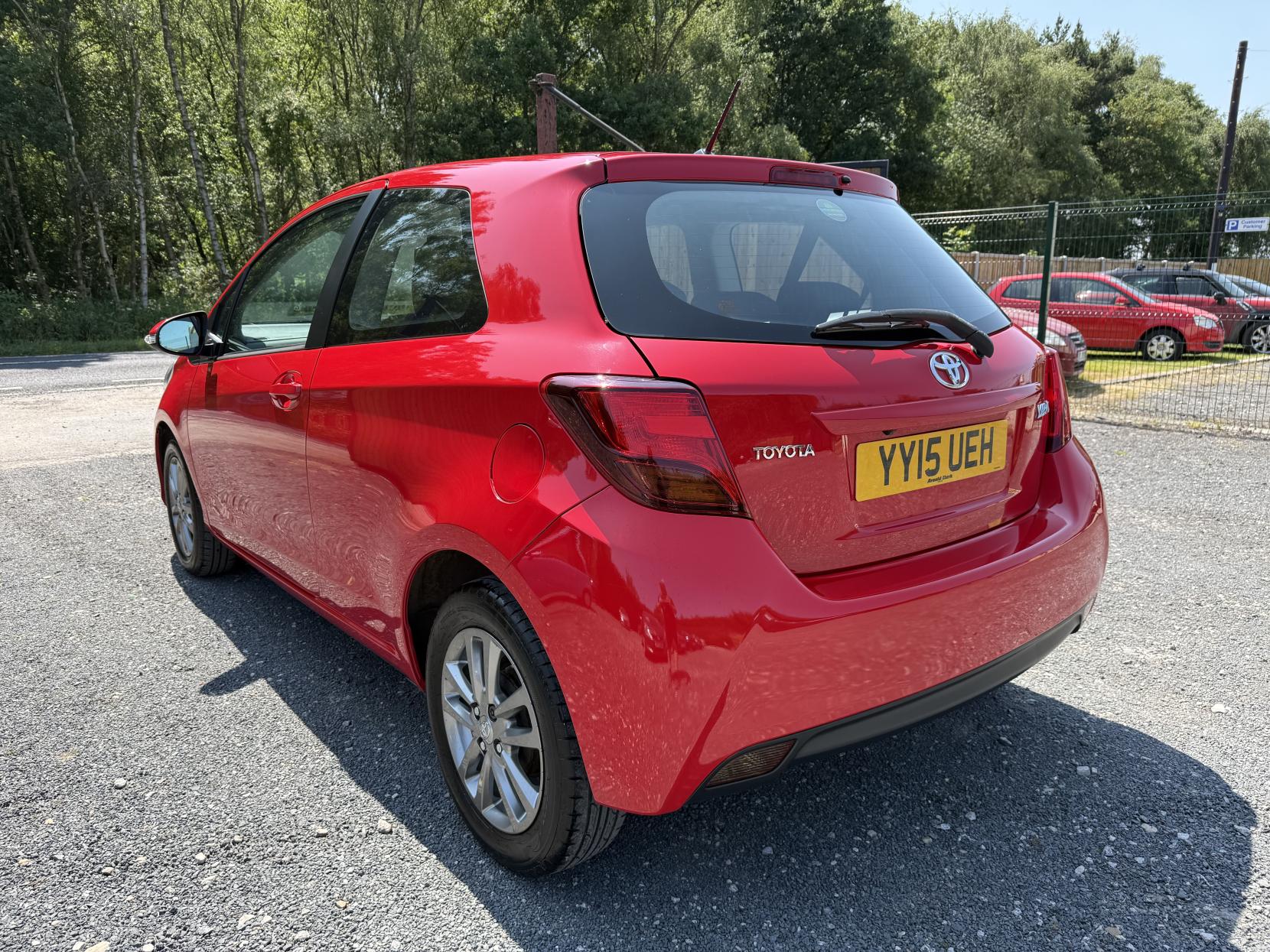 Toyota Yaris 1.0 VVT-i Icon Hatchback 3dr Petrol Manual Euro 6 (69 ps)