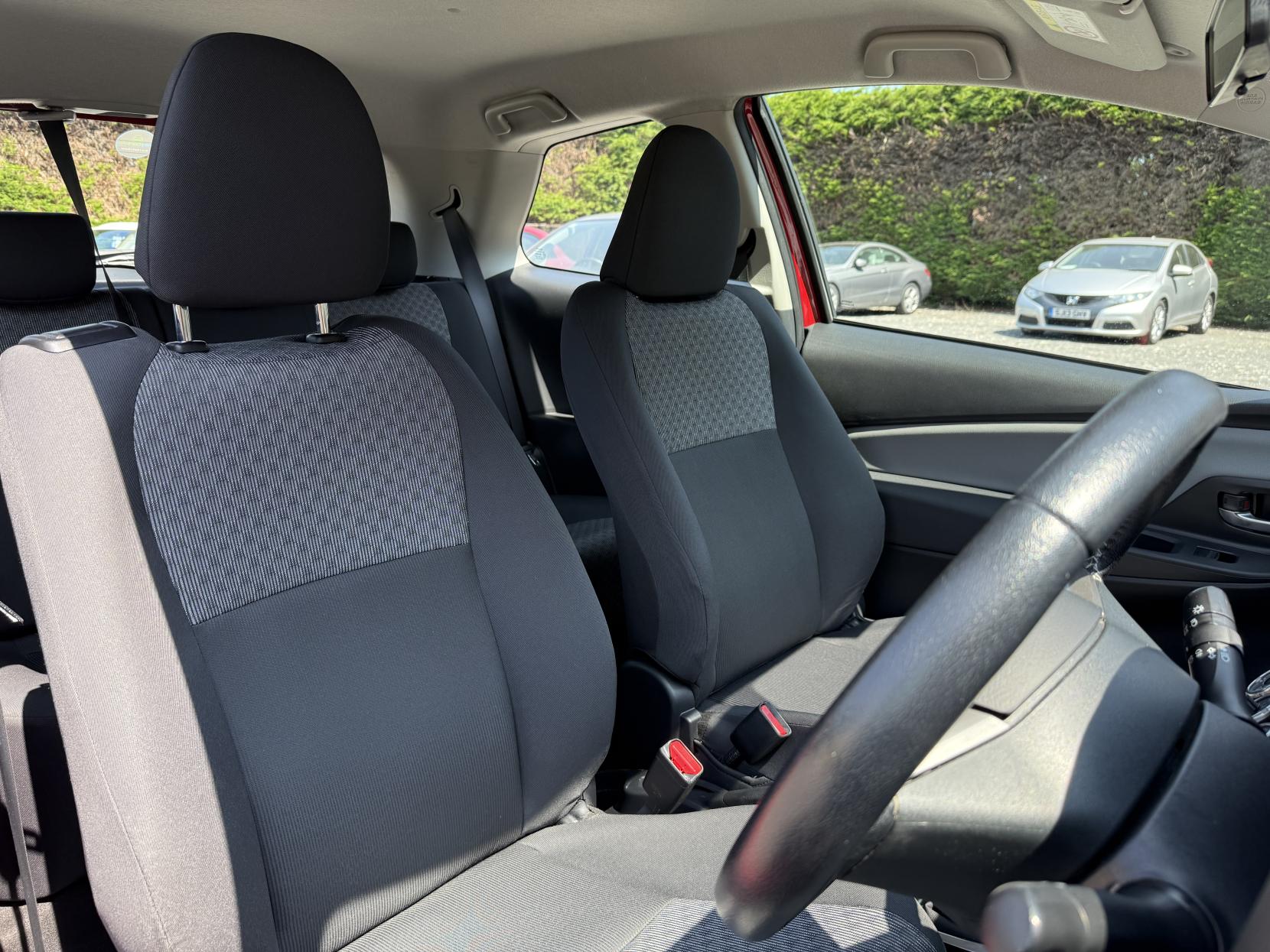 Toyota Yaris 1.0 VVT-i Icon Hatchback 3dr Petrol Manual Euro 6 (69 ps)