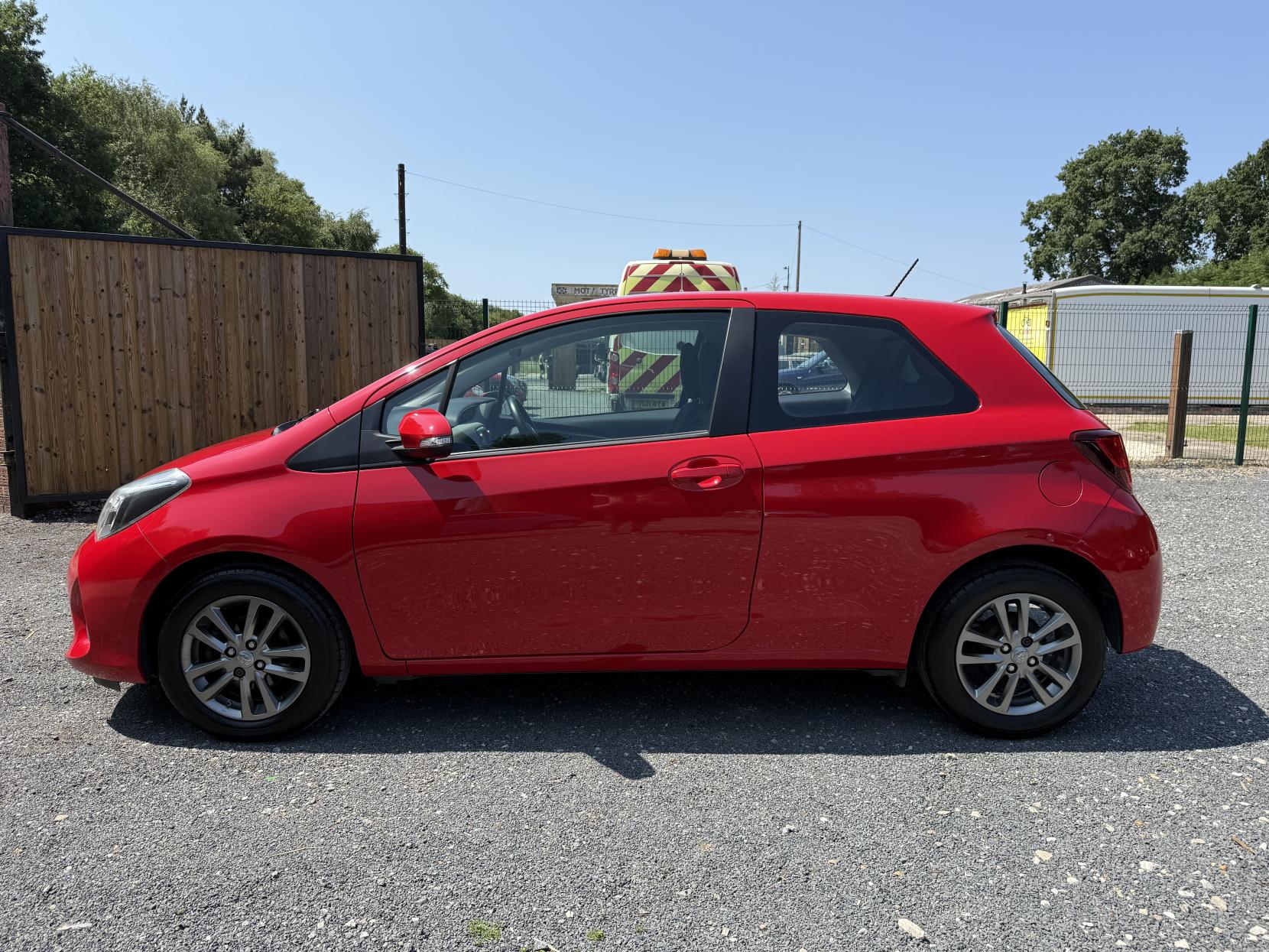 Toyota Yaris 1.0 VVT-i Icon Hatchback 3dr Petrol Manual Euro 6 (69 ps)