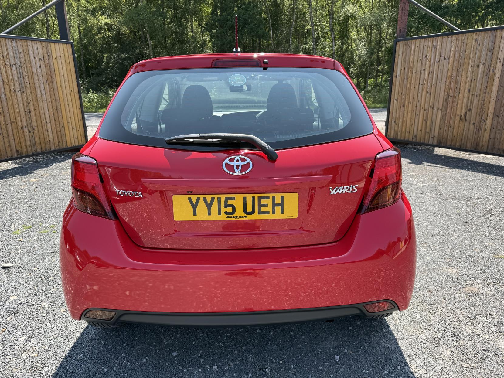 Toyota Yaris 1.0 VVT-i Icon Hatchback 3dr Petrol Manual Euro 6 (69 ps)