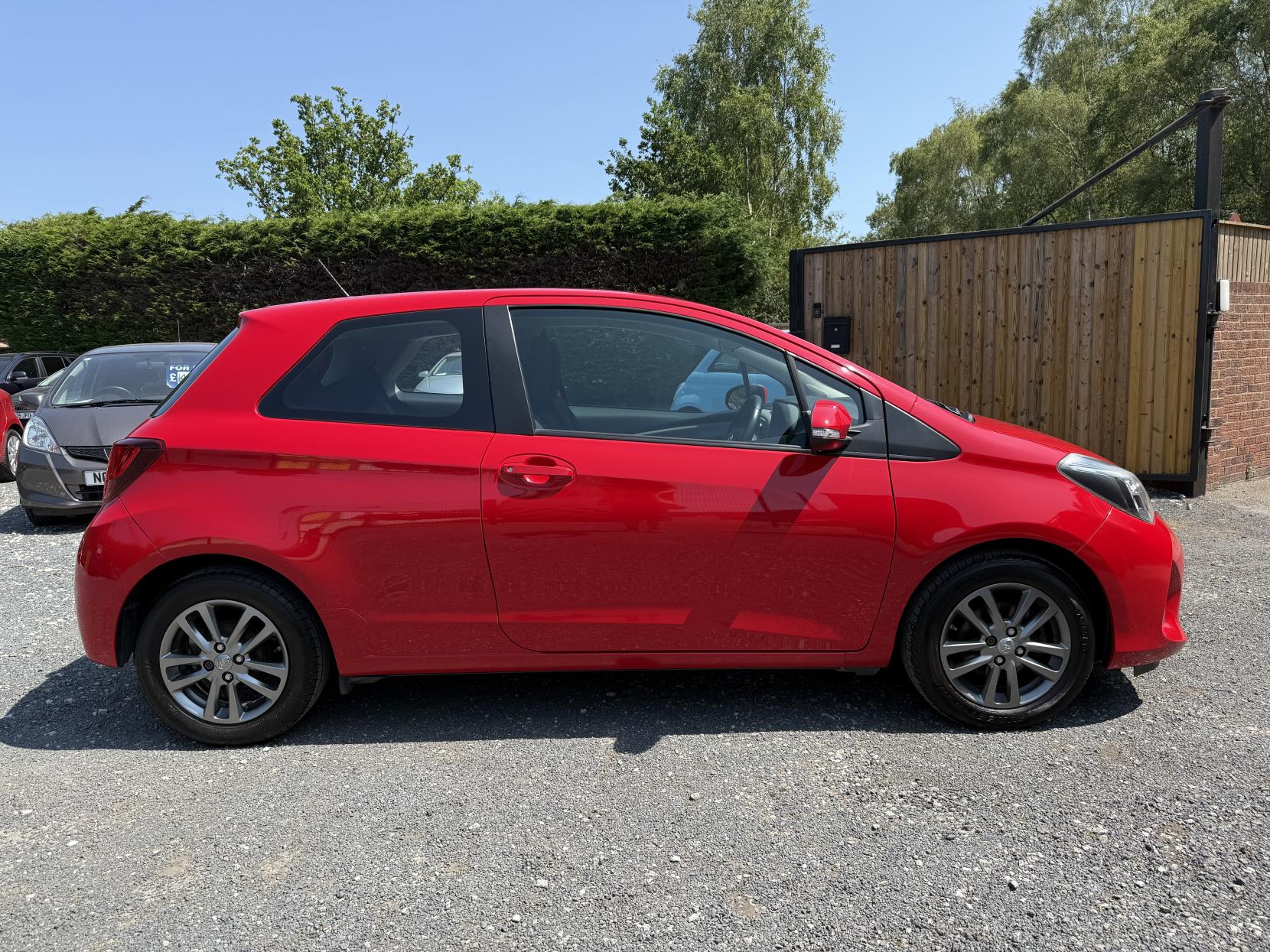 Toyota Yaris 1.0 VVT-i Icon Hatchback 3dr Petrol Manual Euro 6 (69 ps)