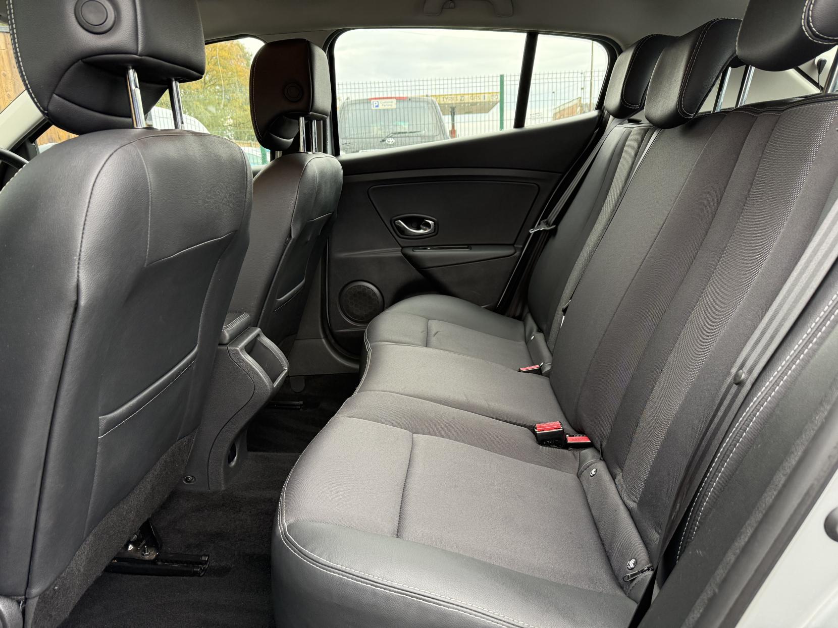 Renault Megane 1.5 dCi Dynamique Nav Hatchback 5dr Diesel Manual Euro 6 (s/s) (110 ps)