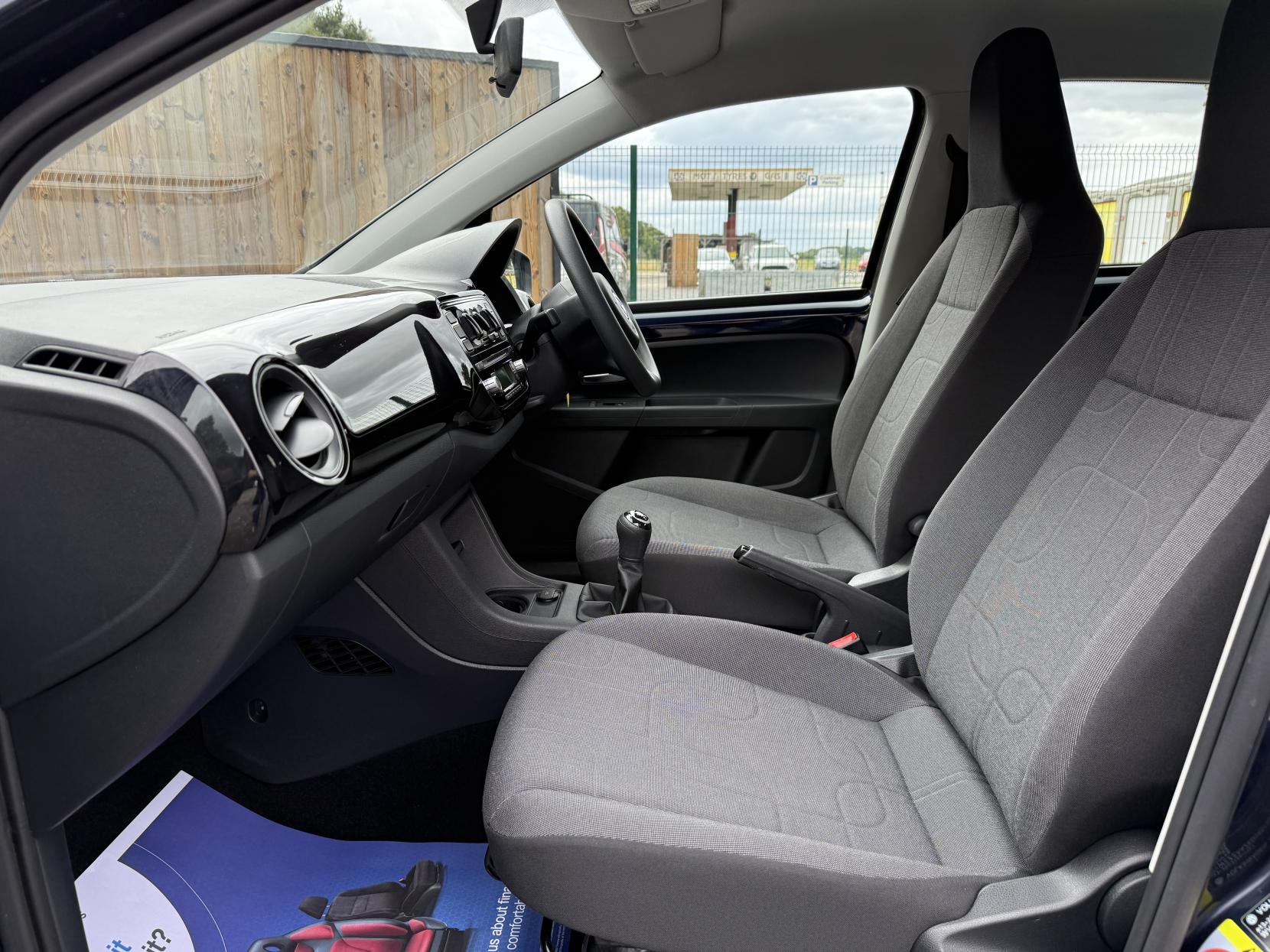 Volkswagen up! 1.0 Move up! Hatchback 5dr Petrol Manual Euro 5 (60 ps)