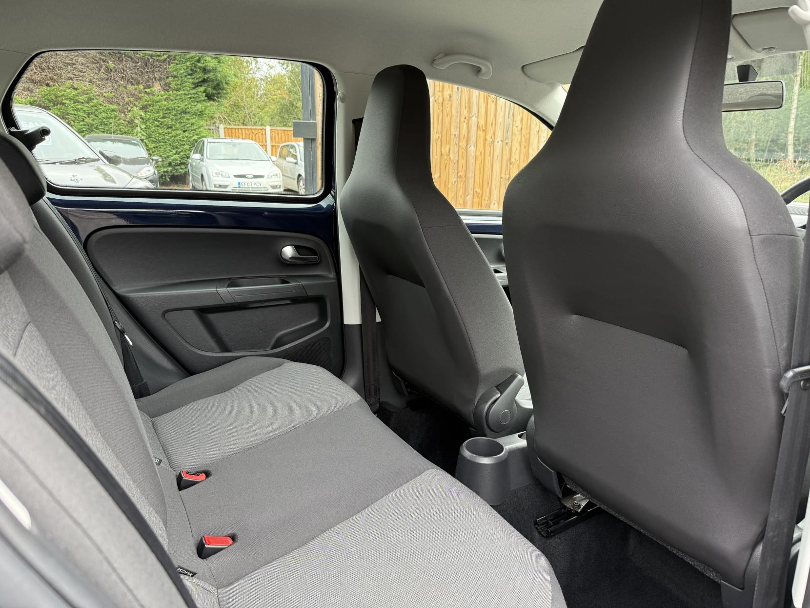 Volkswagen up! 1.0 Move up! Hatchback 5dr Petrol Manual Euro 5 (60 ps)