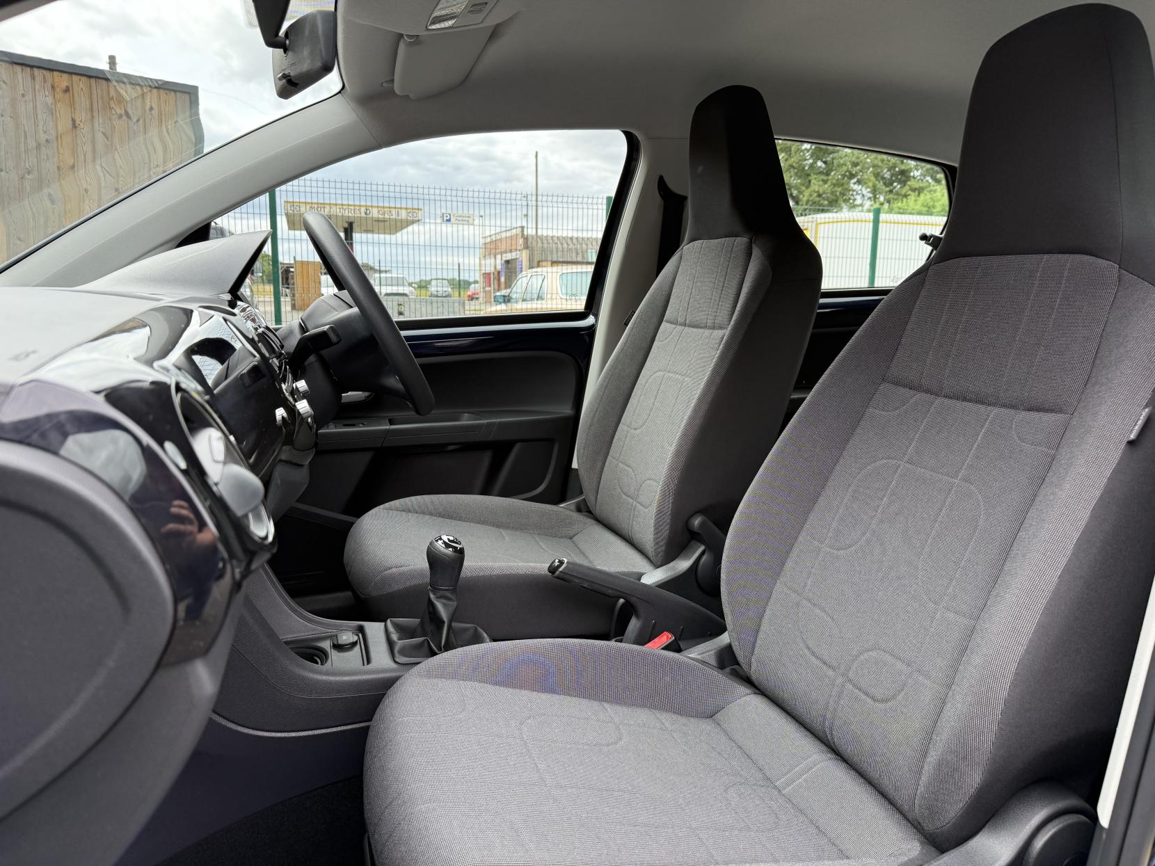 Volkswagen up! 1.0 Move up! Hatchback 5dr Petrol Manual Euro 5 (60 ps)