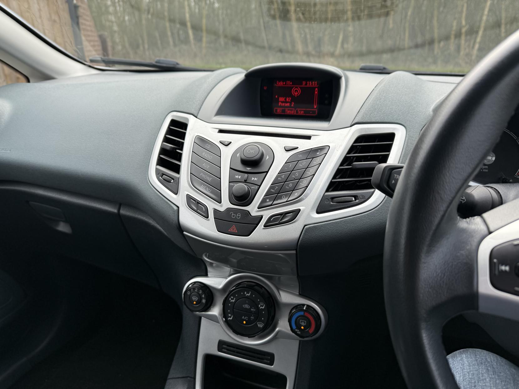 Ford Fiesta 1.25 Zetec Hatchback 3dr Petrol Manual (129 g/km, 81 bhp)