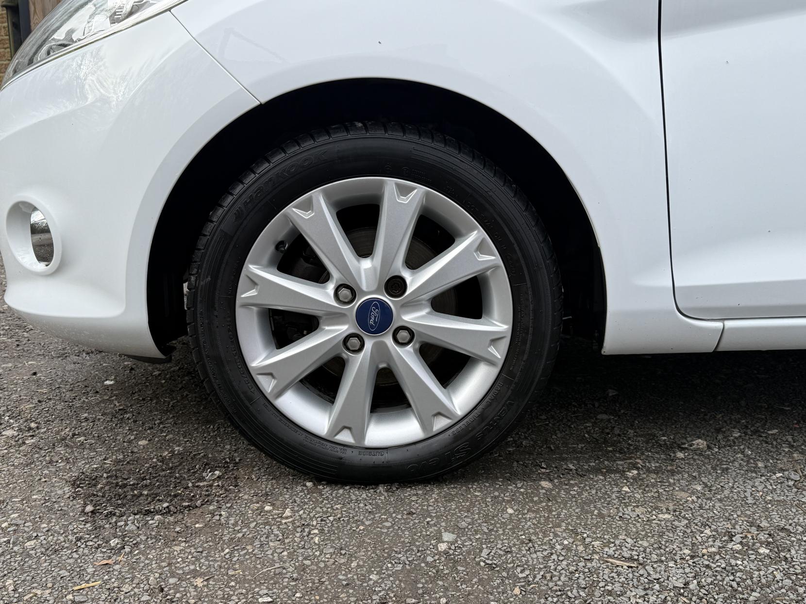 Ford Fiesta 1.25 Zetec Hatchback 3dr Petrol Manual (129 g/km, 81 bhp)