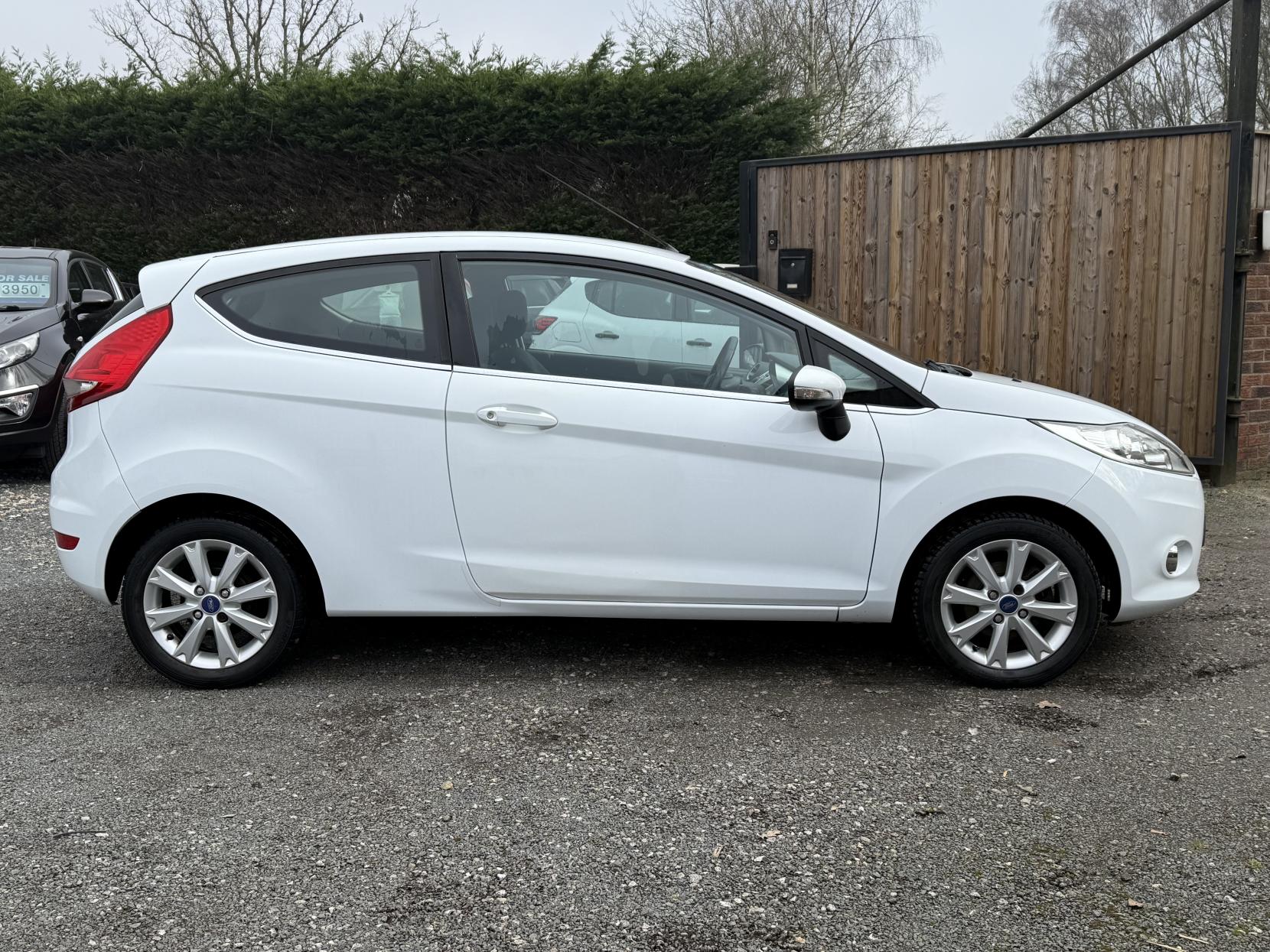 Ford Fiesta 1.25 Zetec Hatchback 3dr Petrol Manual (129 g/km, 81 bhp)