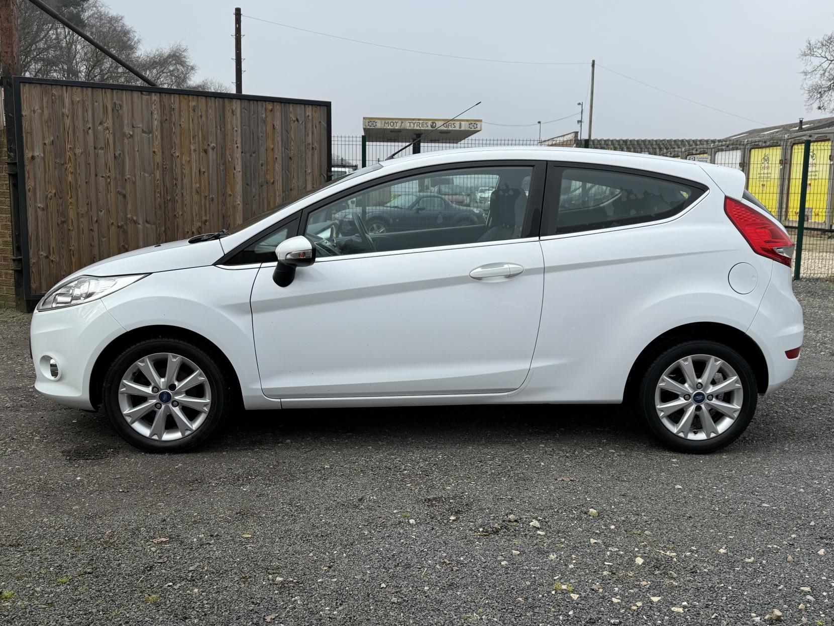 Ford Fiesta 1.25 Zetec Hatchback 3dr Petrol Manual (129 g/km, 81 bhp)